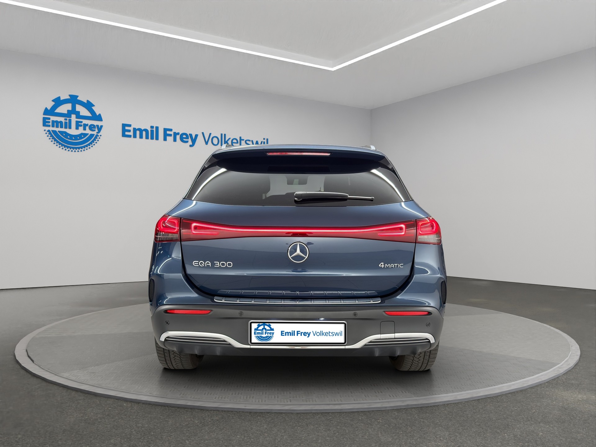 MERCEDES-BENZ EQA 300 AMG Line-image-5