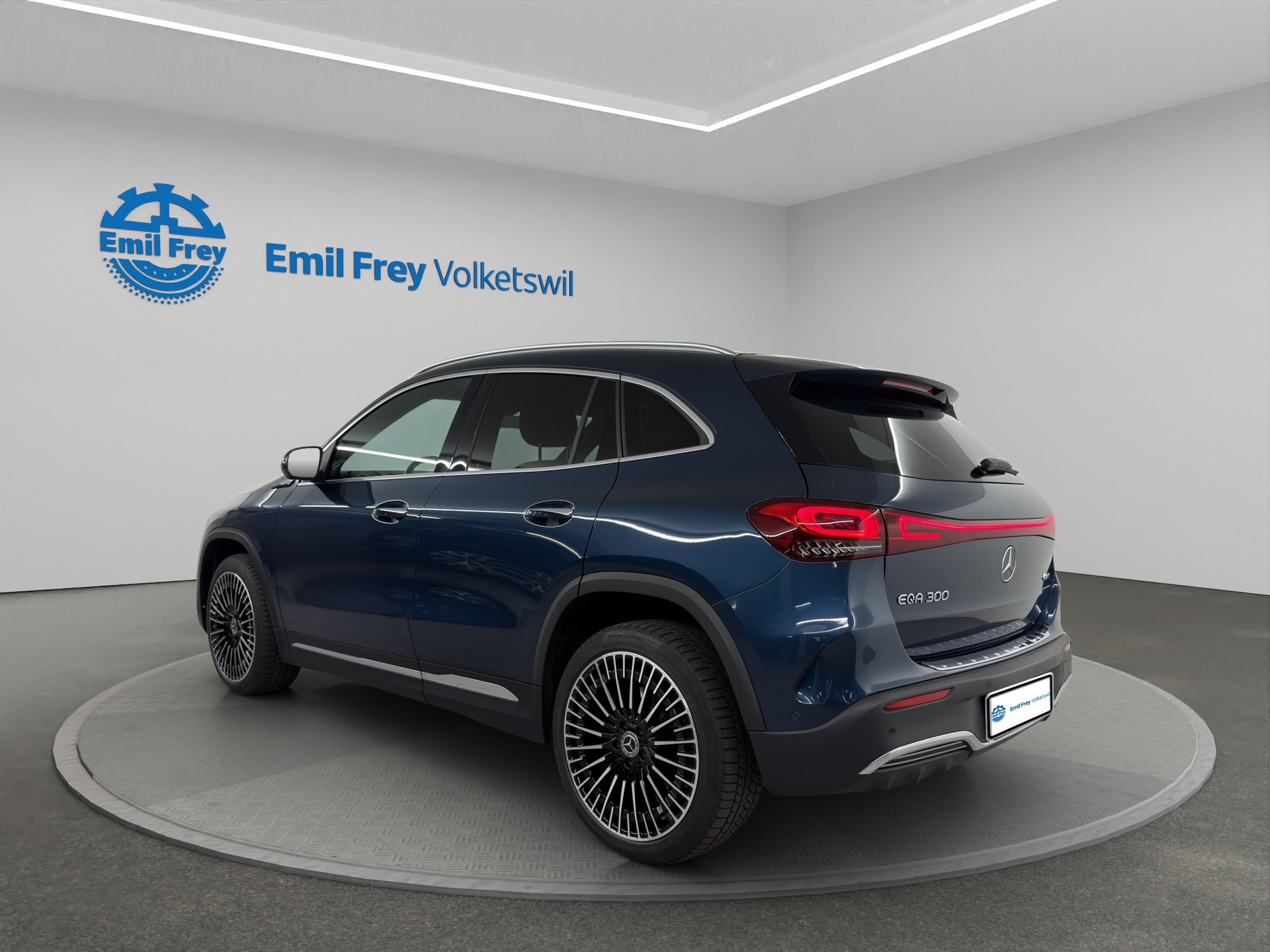 MERCEDES-BENZ EQA 300 AMG Line-showroom-element-2