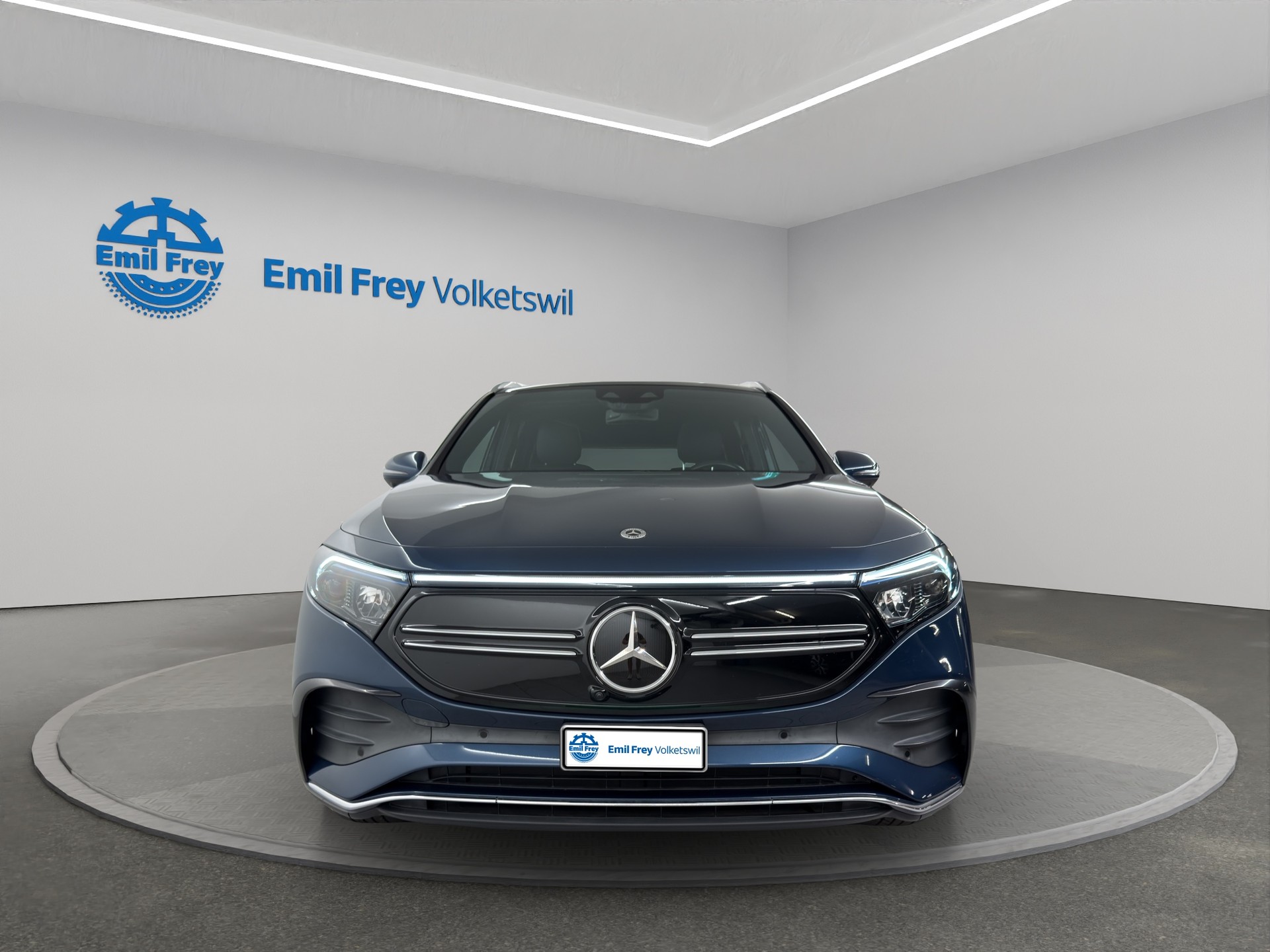 MERCEDES-BENZ EQA 300 AMG Line-image-4