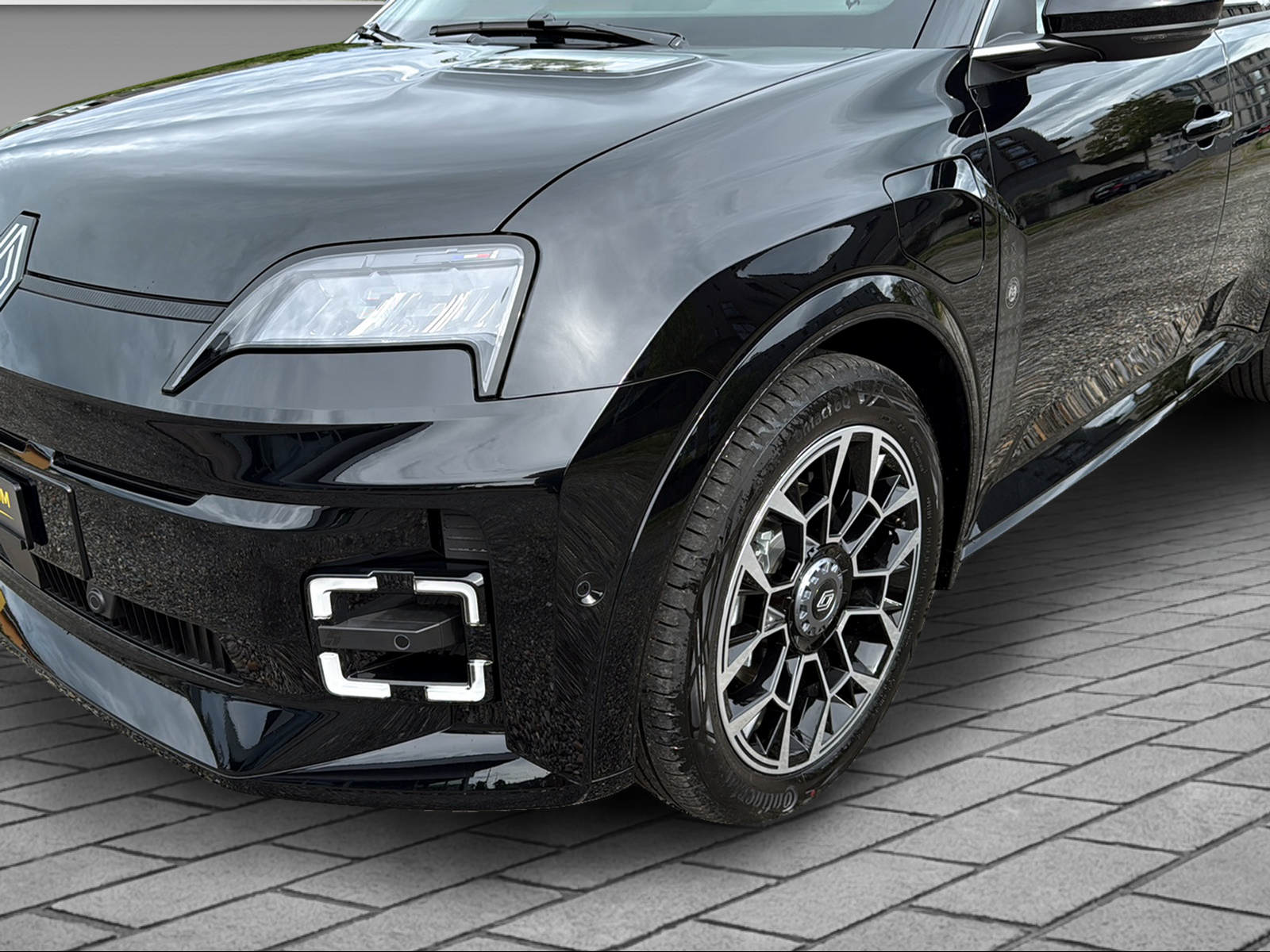 RENAULT R5 E-Tech Comfort Range Roland Garros-showroom-element-1