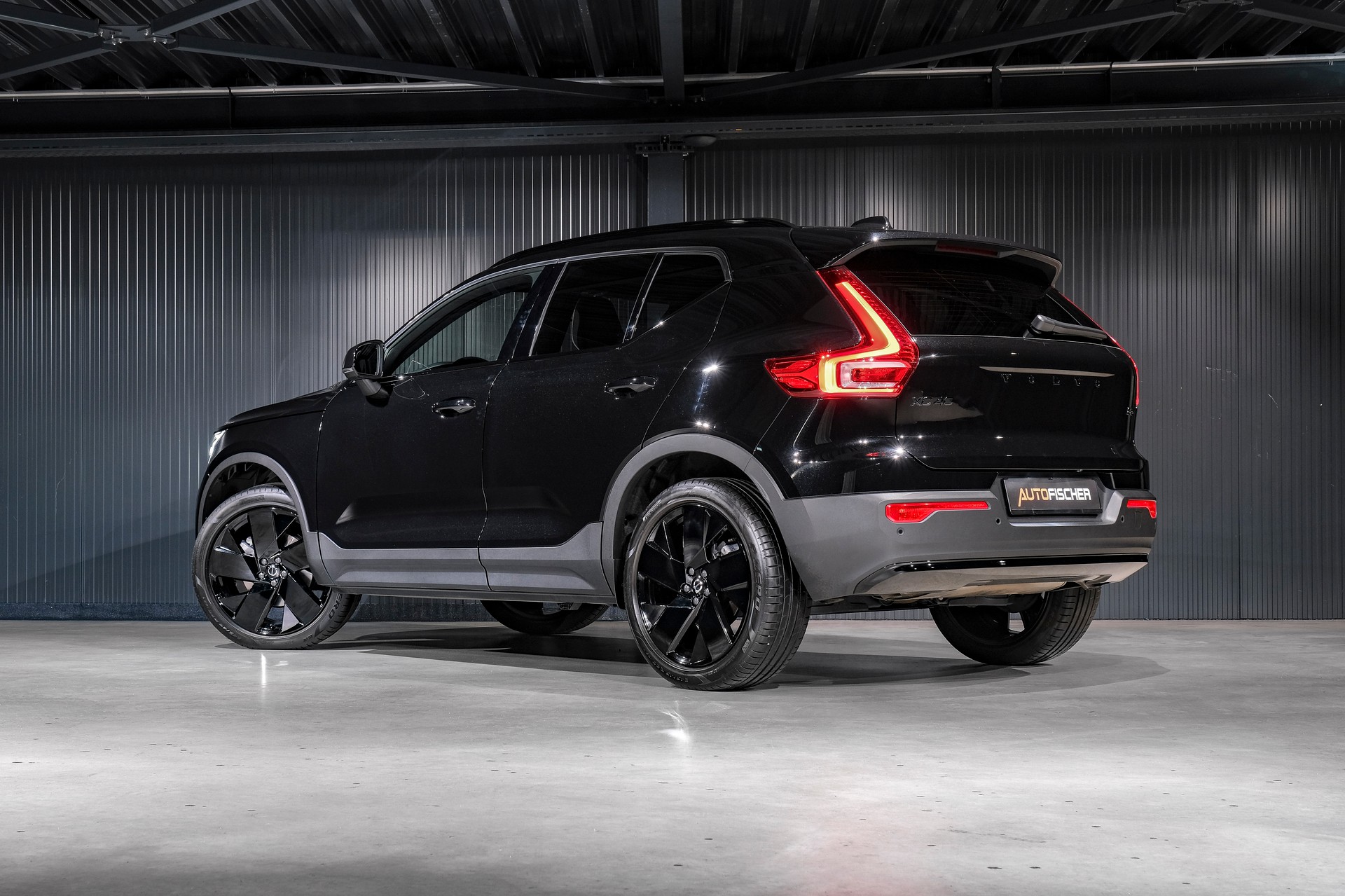 VOLVO XC40 B3 Plus Black Edition Benzin Mild Hybrid DCT-showroom-element-1