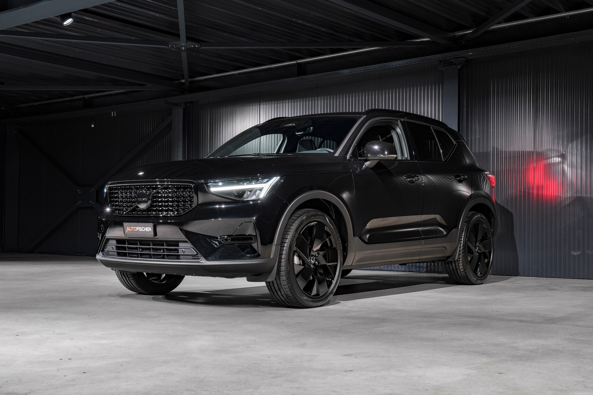 VOLVO XC40 B3 Plus Black Edition Benzin Mild Hybrid DCT-showroom-element-3