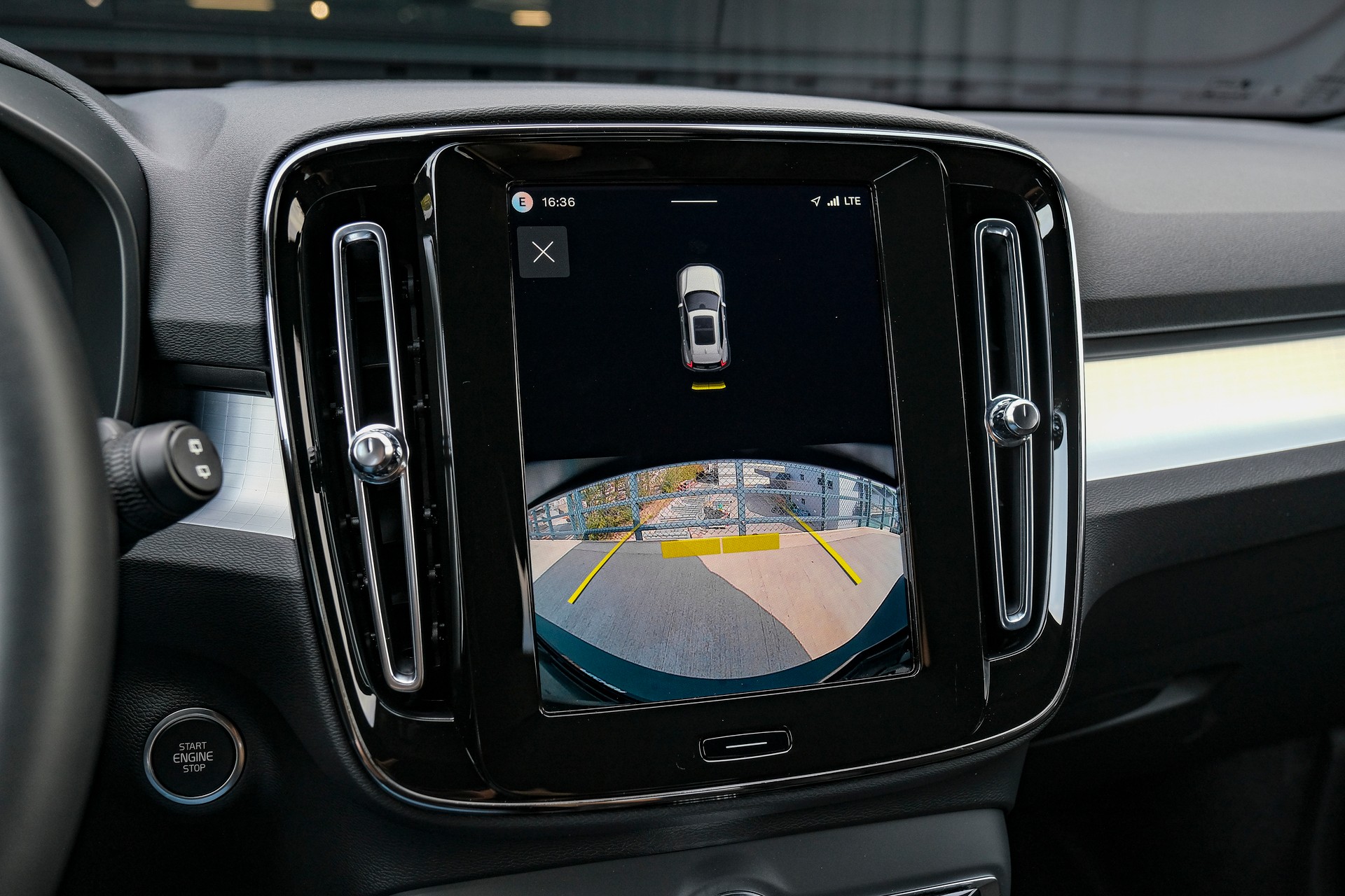 VOLVO XC40 B3 Plus Black Edition Benzin Mild Hybrid DCT-image-18