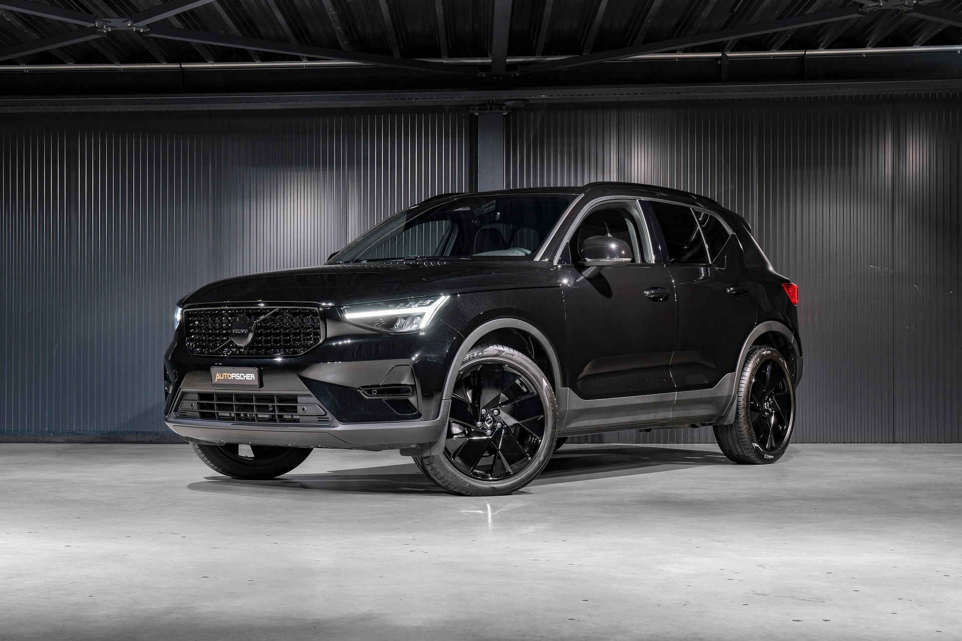 VOLVO XC40 B3 Plus Black Edition Benzin Mild Hybrid DCT