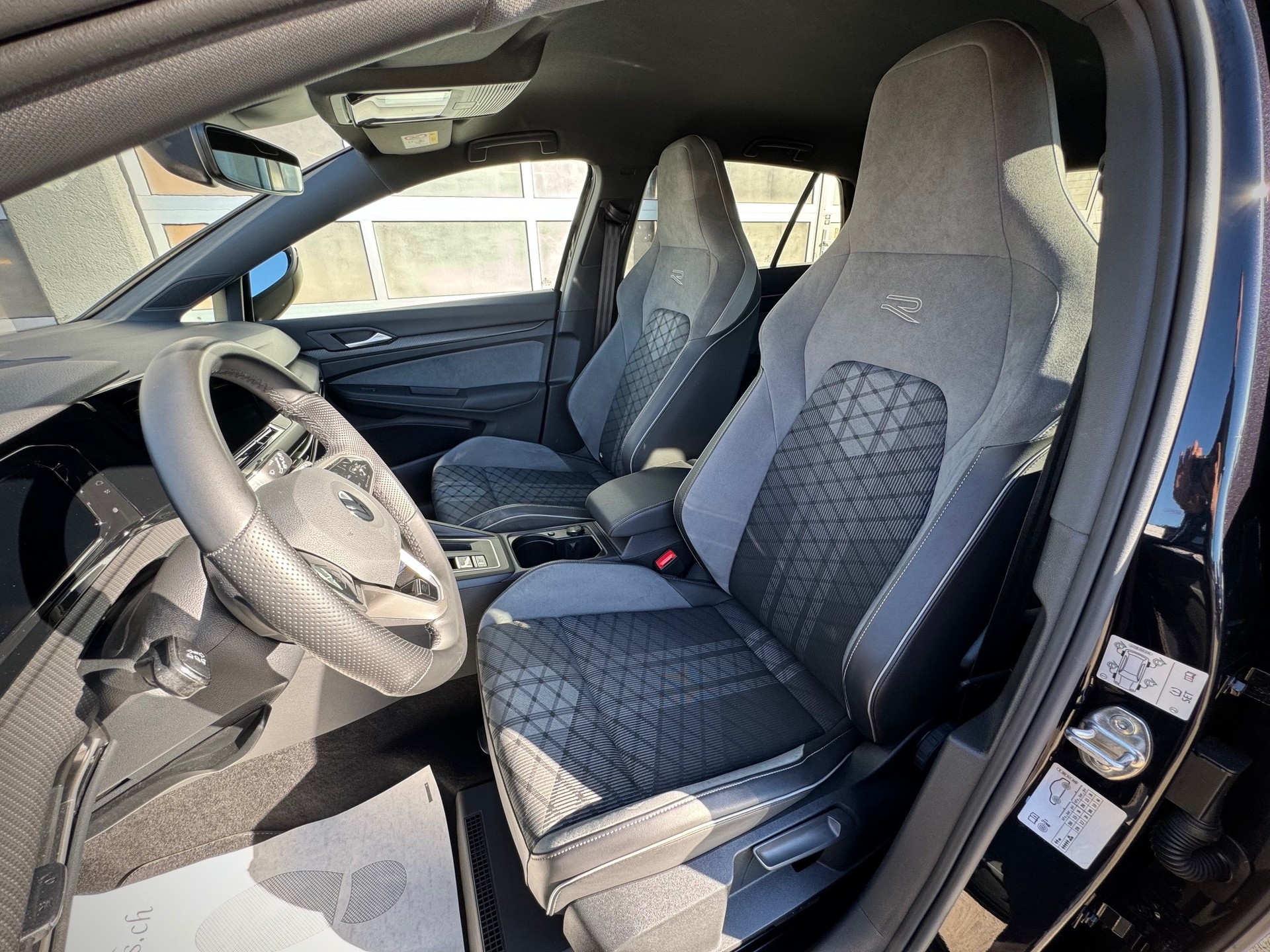 VW Golf 1.5 eTSI mHEV ACT R-Line DSG-image-7