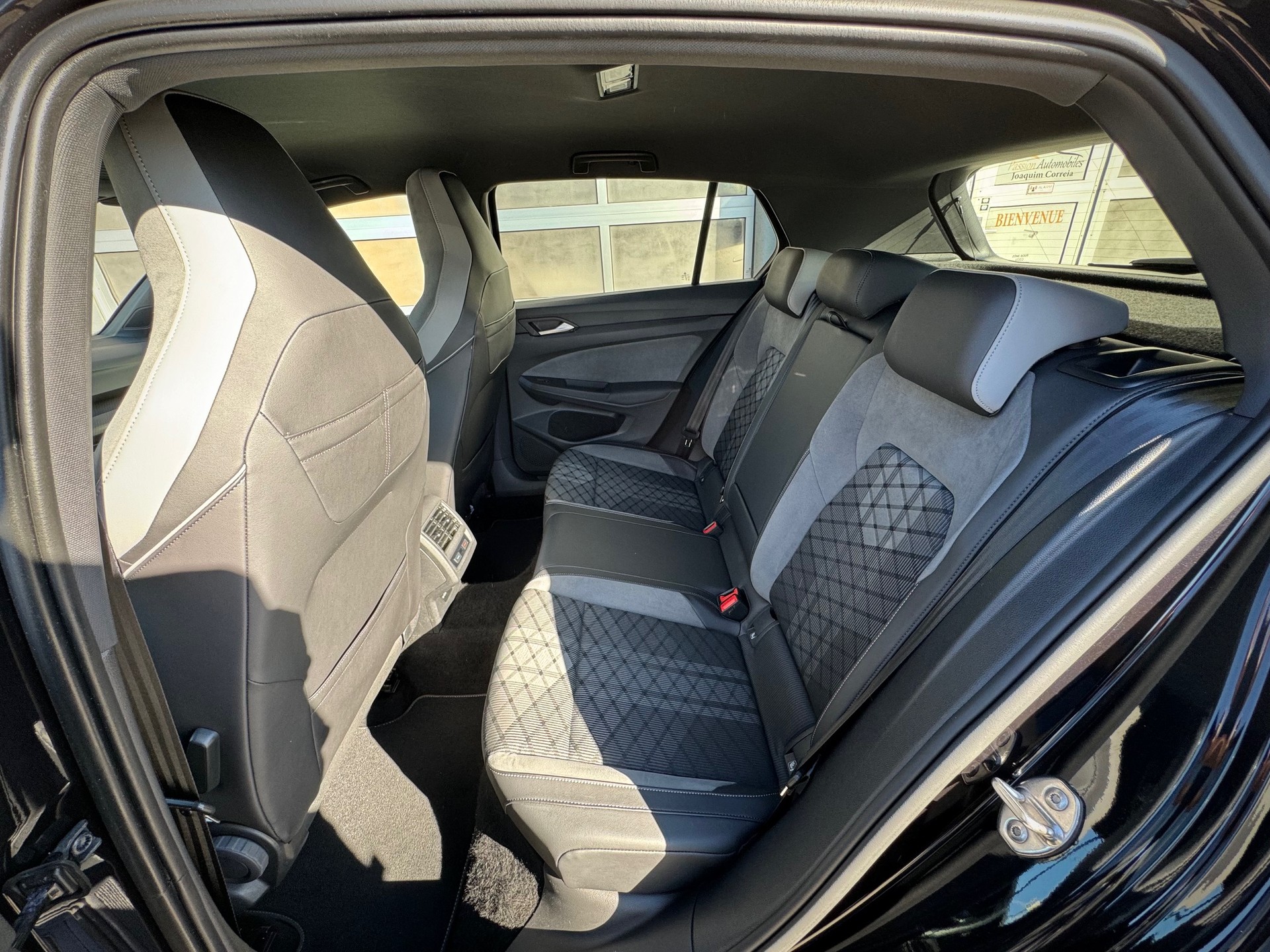 VW Golf 1.5 eTSI mHEV ACT R-Line DSG-image-8