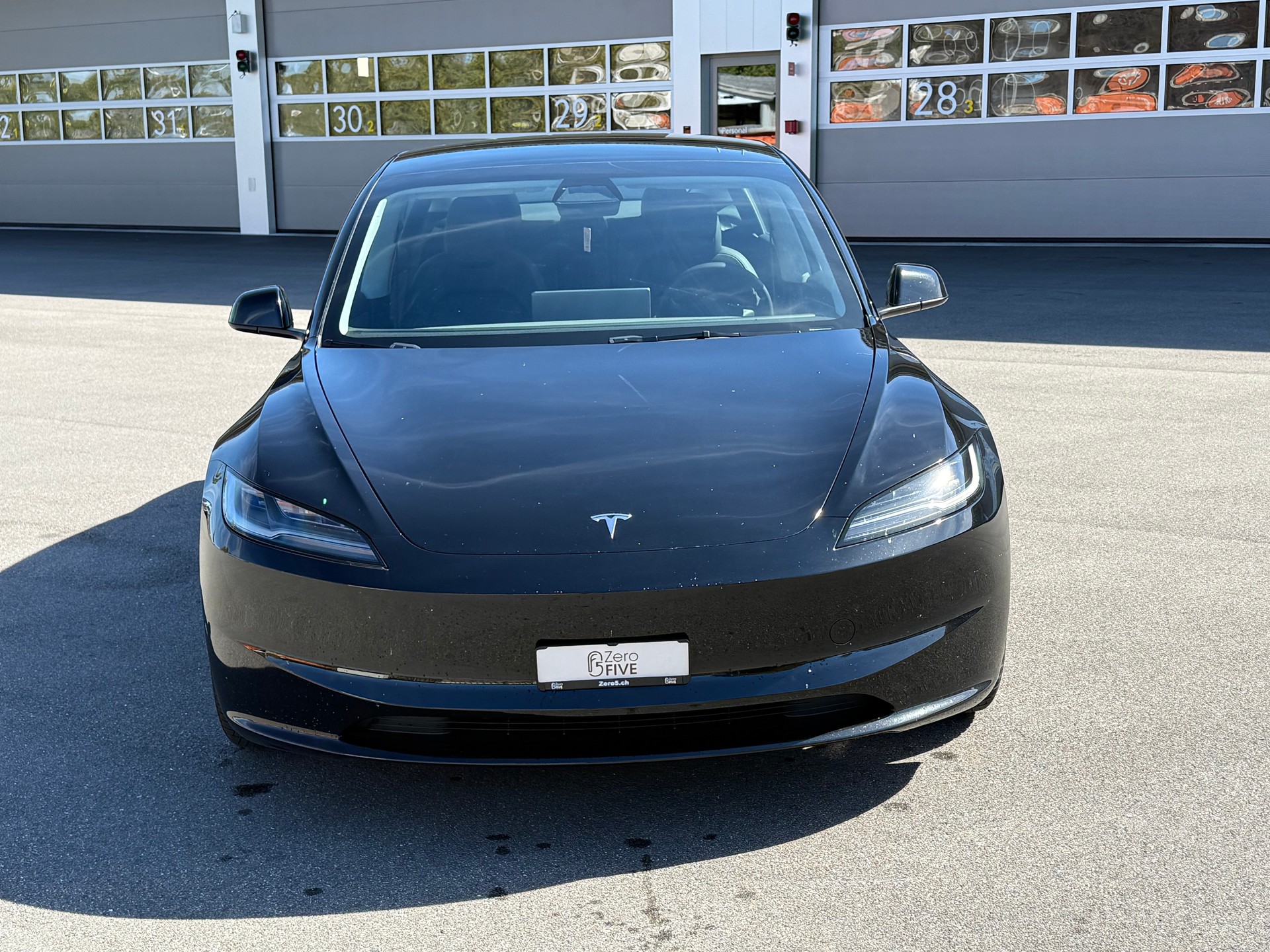 TESLA Model 3 Long Range Dual Motor AWD-showroom-element-1