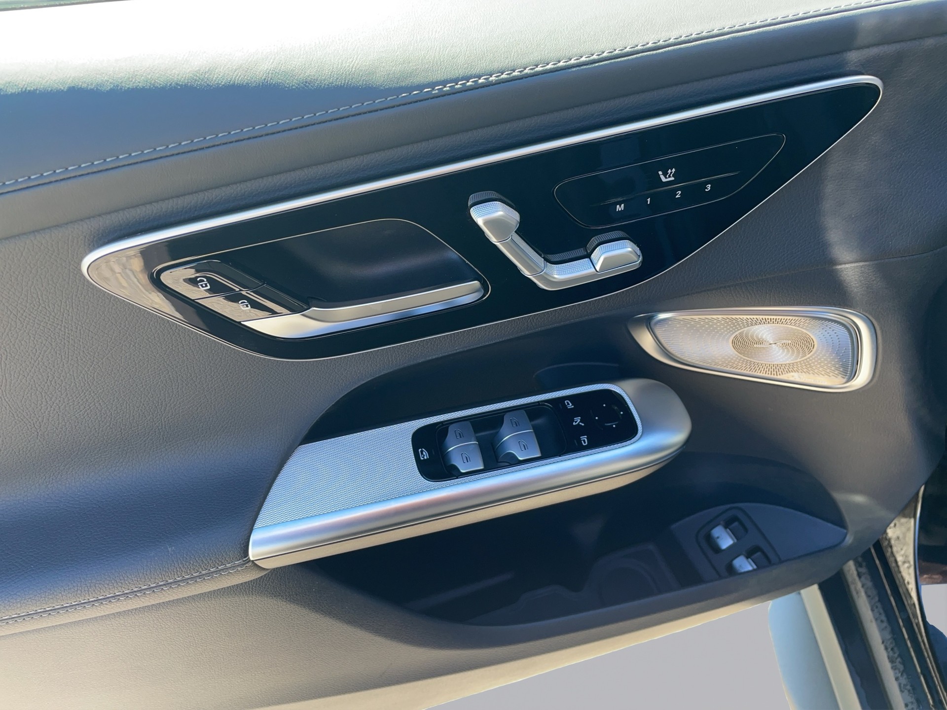 MERCEDES-BENZ GLC 300 e AMG Line 4matic-image-10