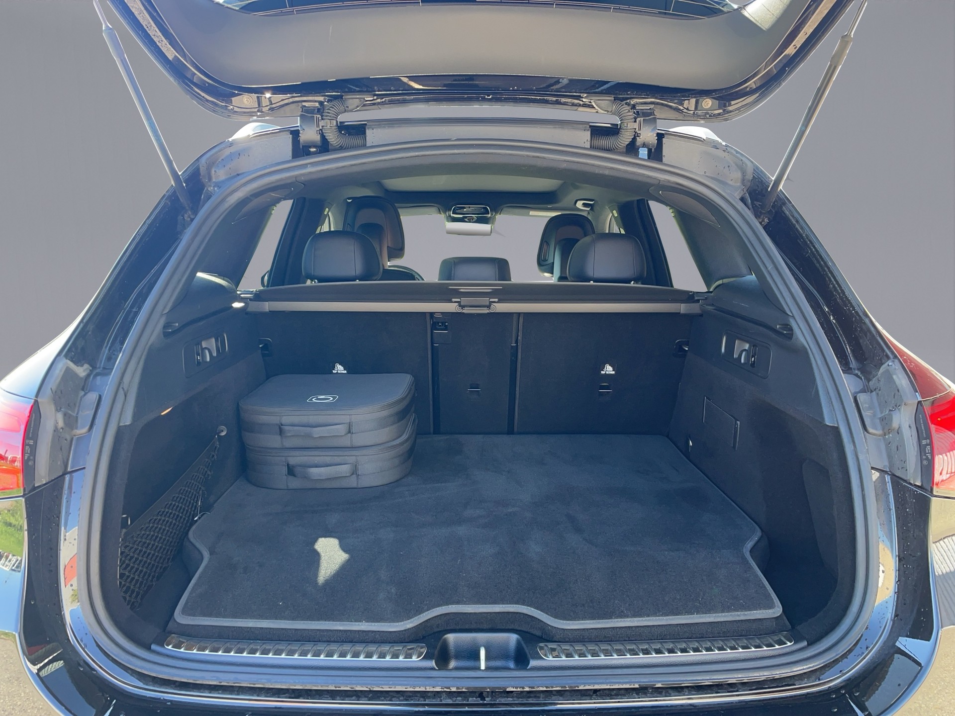 MERCEDES-BENZ GLC 300 e AMG Line 4matic-image-20