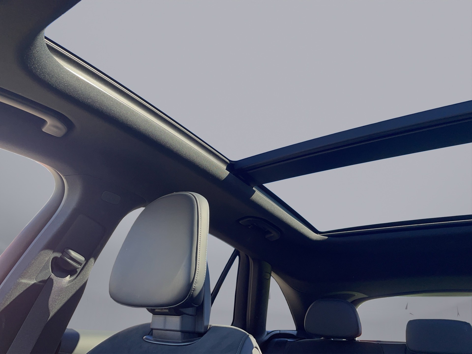 MERCEDES-BENZ GLC 300 e AMG Line 4matic-image-18