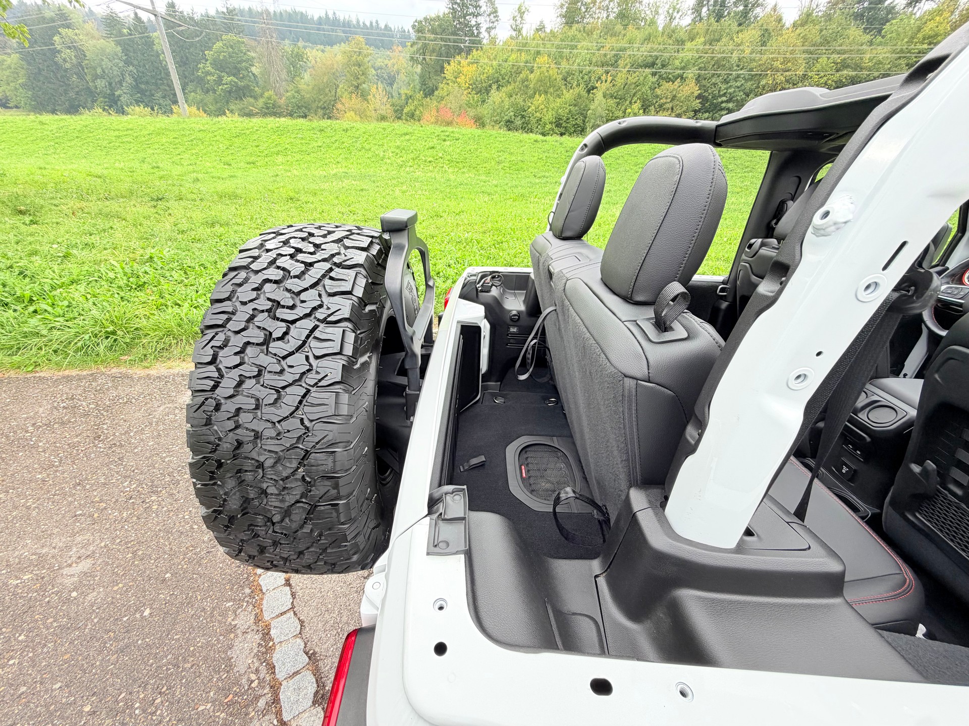 JEEP WRANGLER 2.2MJ RUBICON 4X4 "HÖHER + BREITER" ALLES MIT MFK !! VIEL UMGEBAUT !! FRISCH AB MFK !! AHK 2800 KG. MIT GRATIS SERVICE.-image-50