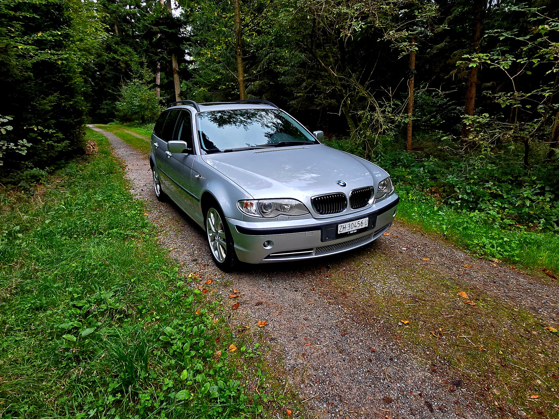 BMW 330xi Touring-image-1