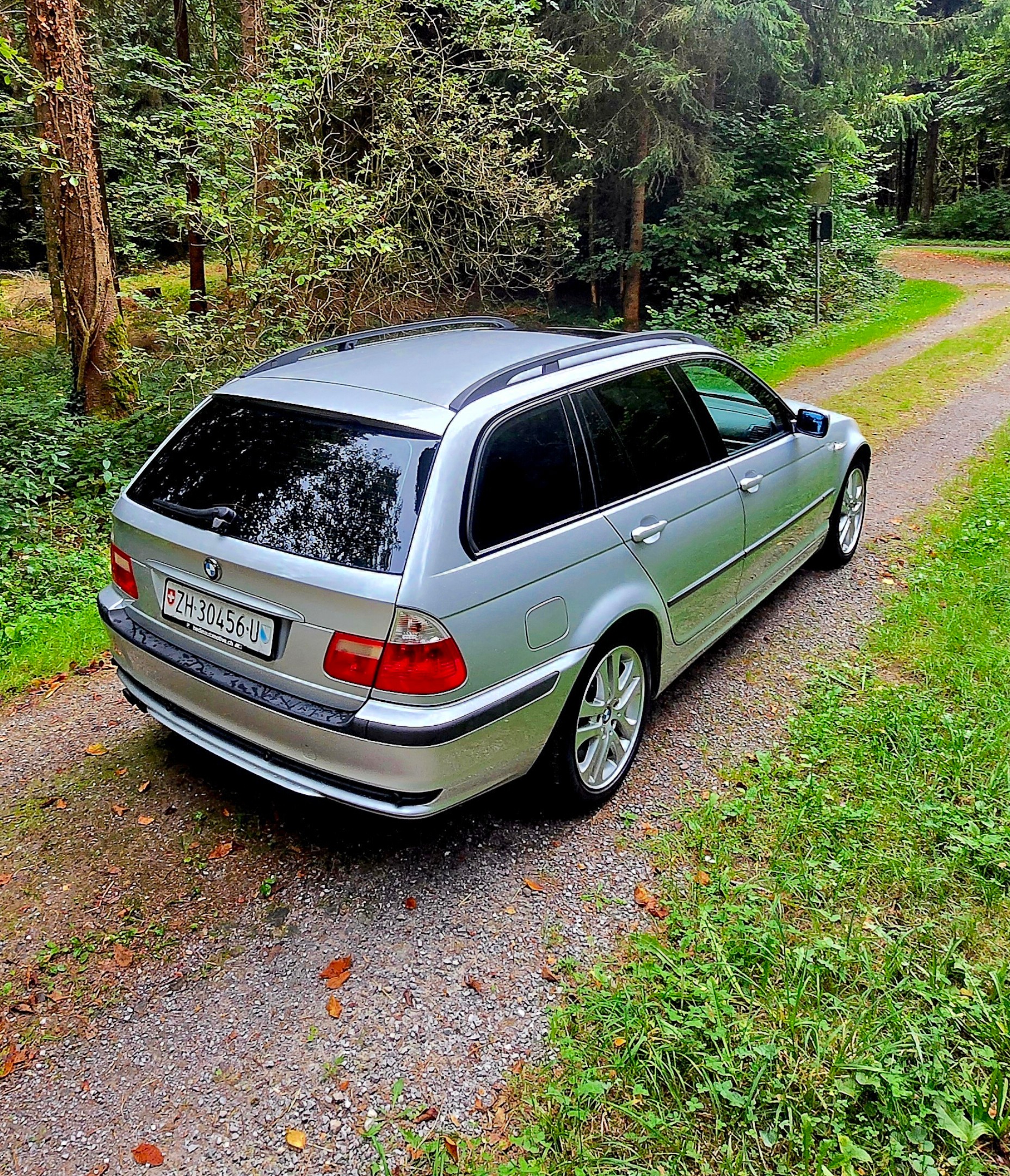 BMW 330xi Touring-image-8