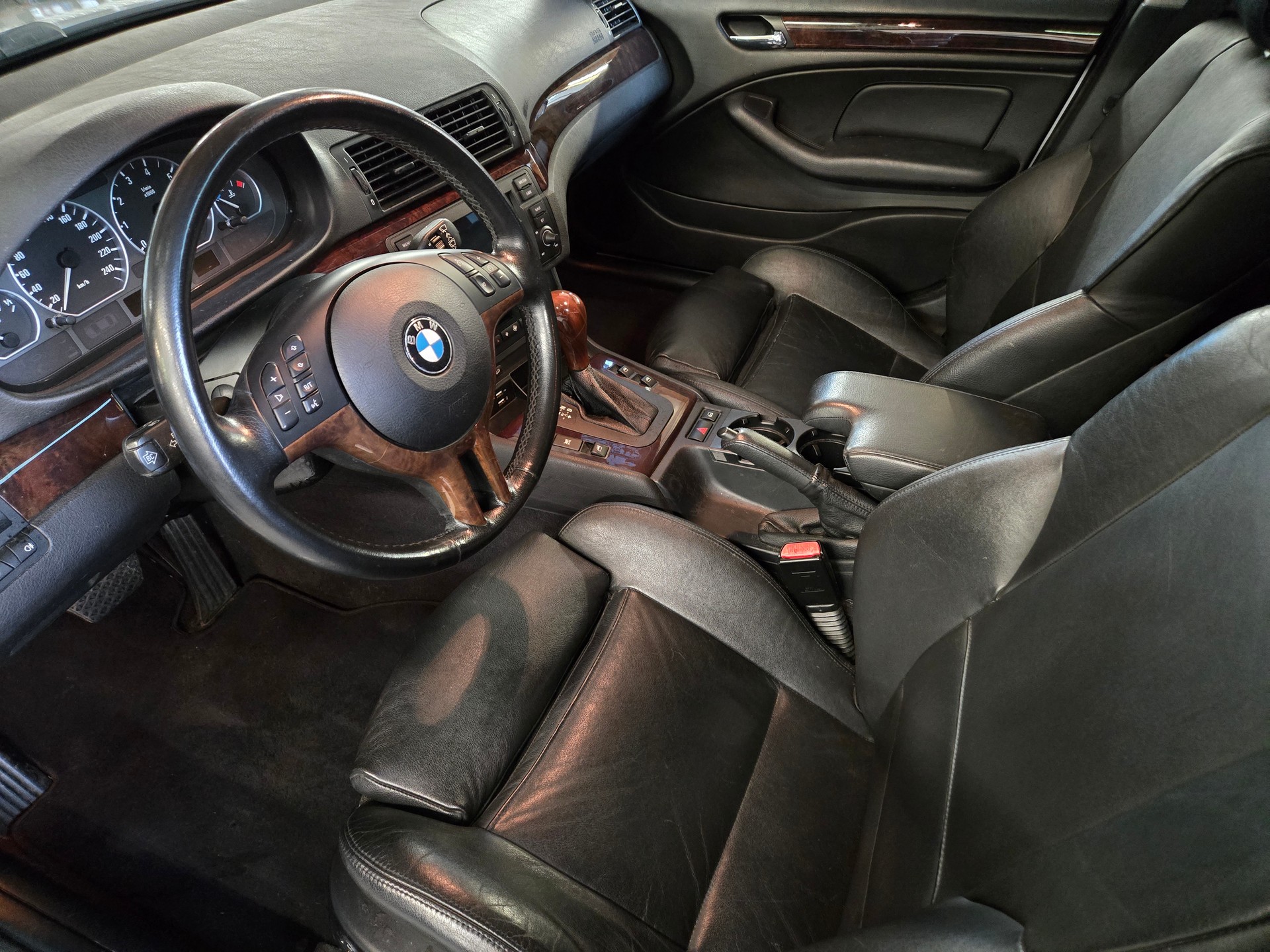 BMW 330xi Touring-image-5