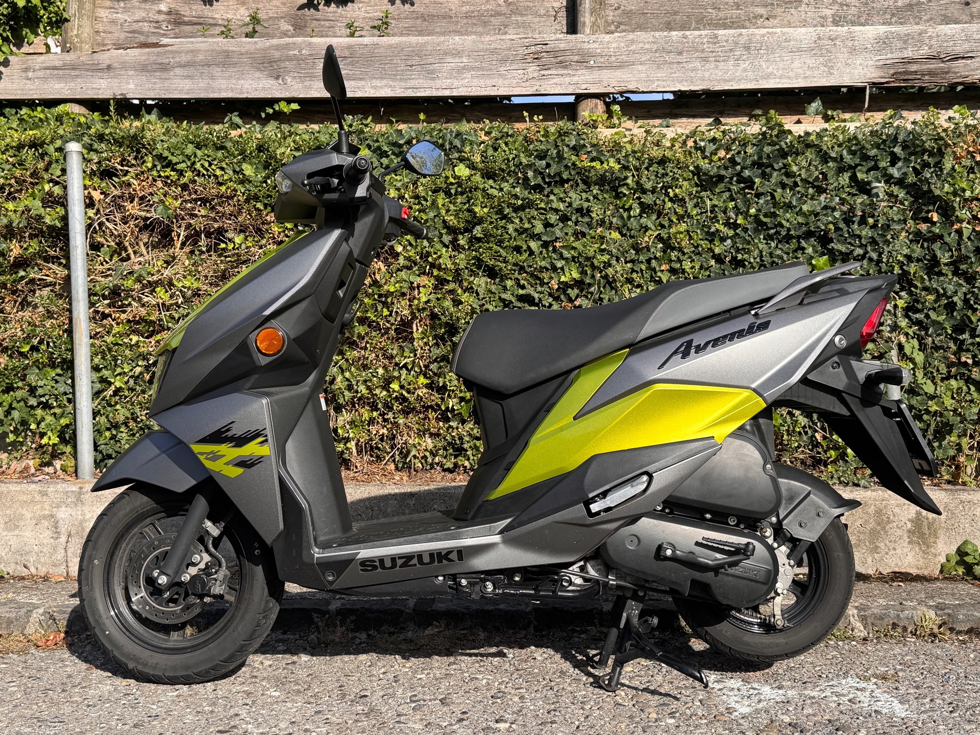 SUZUKI UN 125 Avenis-image-0