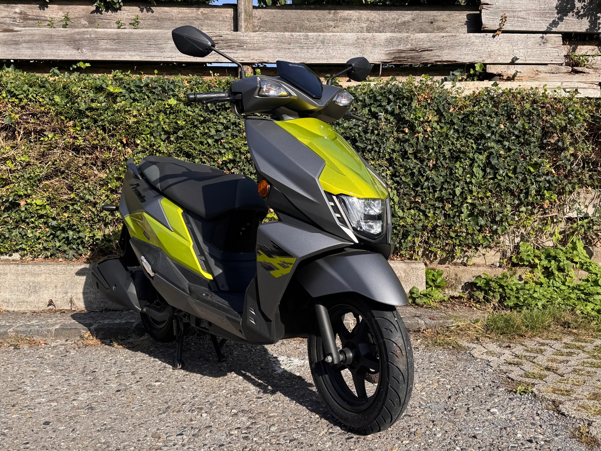 SUZUKI UN 125 Avenis-image-2