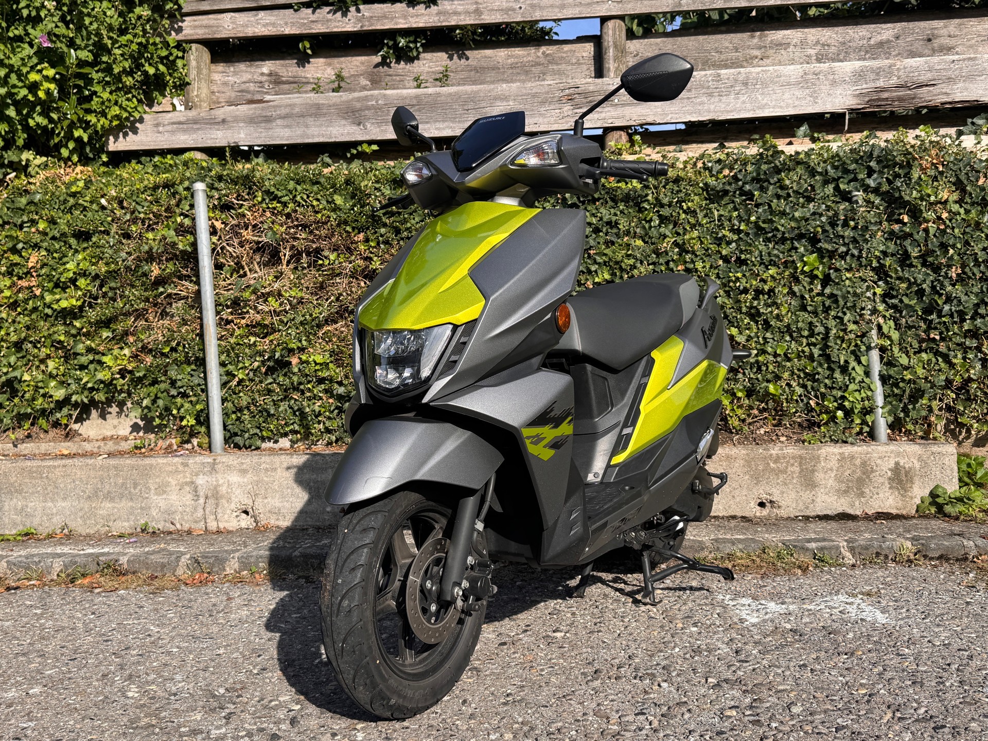 SUZUKI UN 125 Avenis-image-1