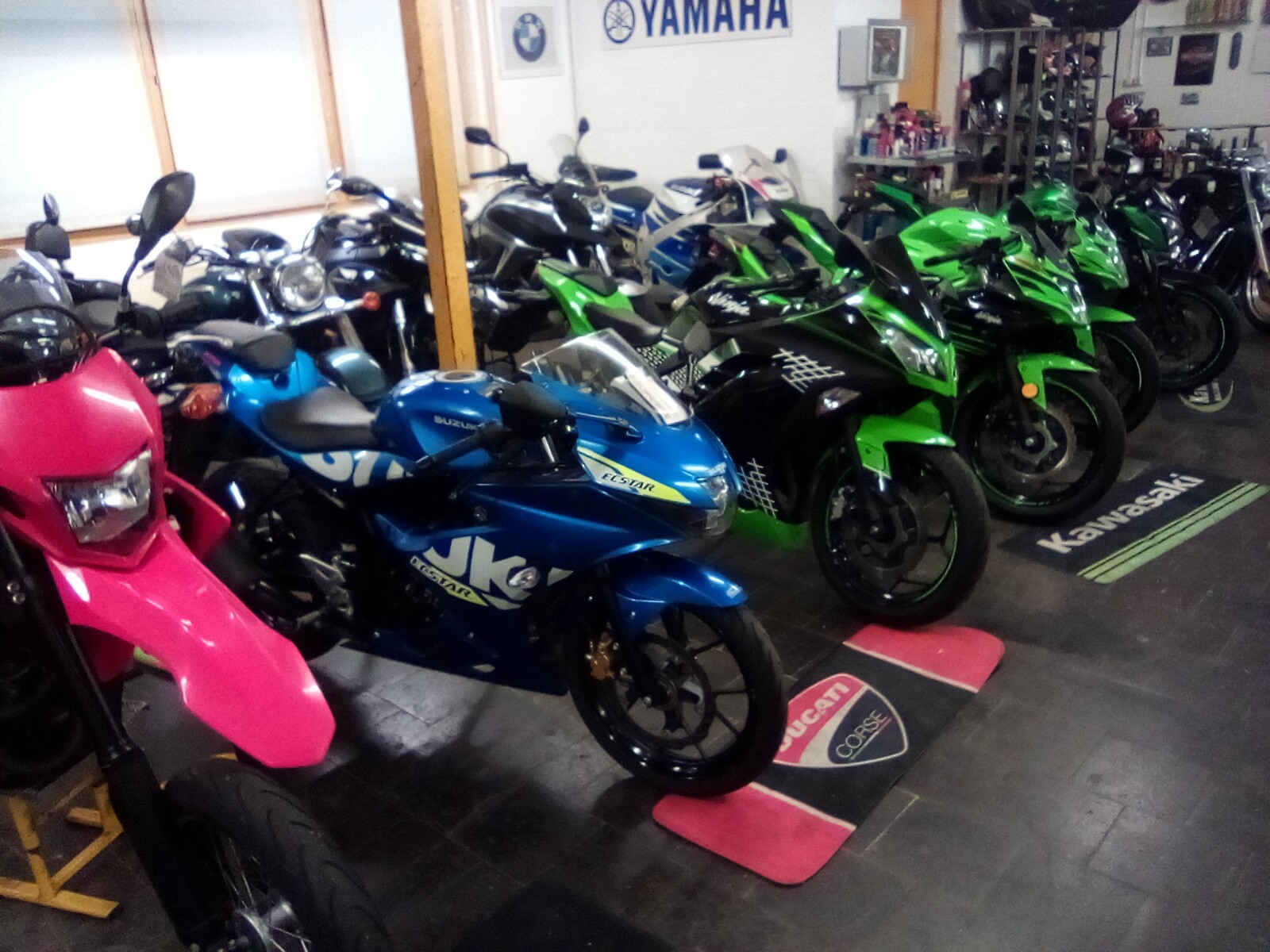 KAWASAKI Z 300 ABS-image-4