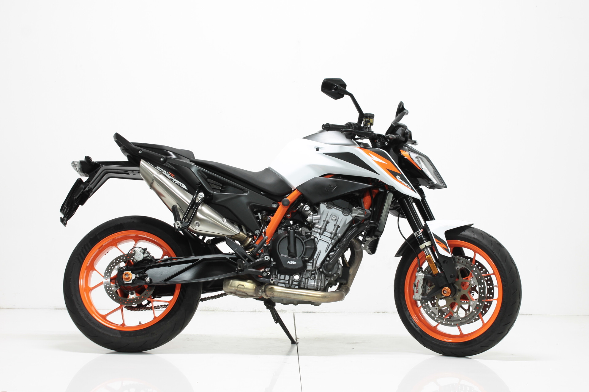 KTM 890 Duke R-image-6