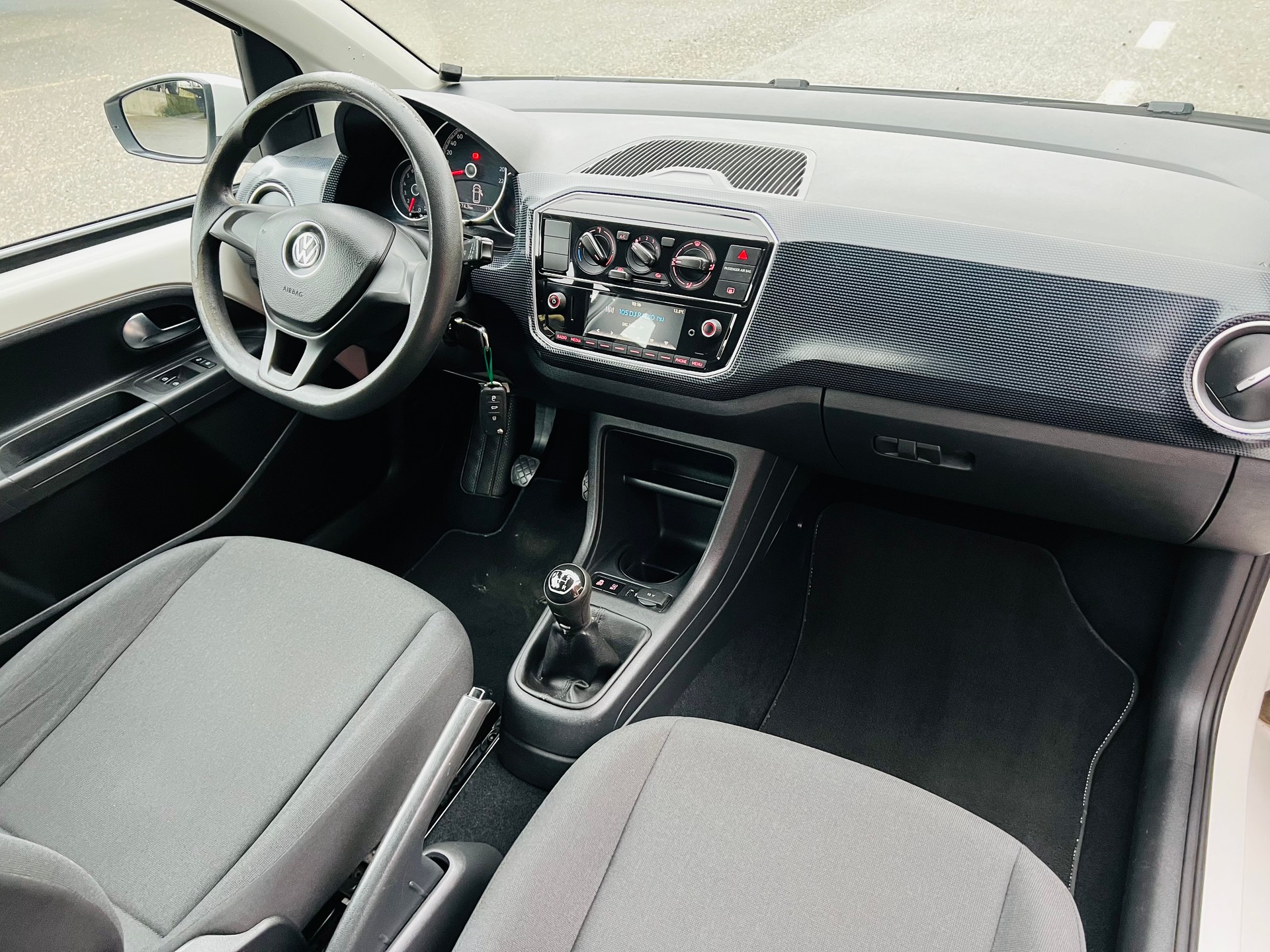 VW Up 1.0 move up-image-6