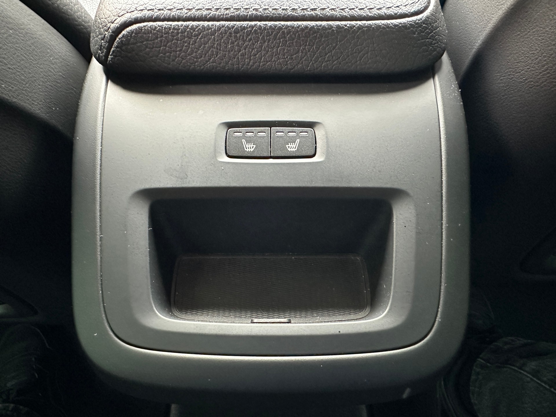 VOLVO XC60 B4 Diesel Mild Hybrid AWD Momentum Geartronic-image-18