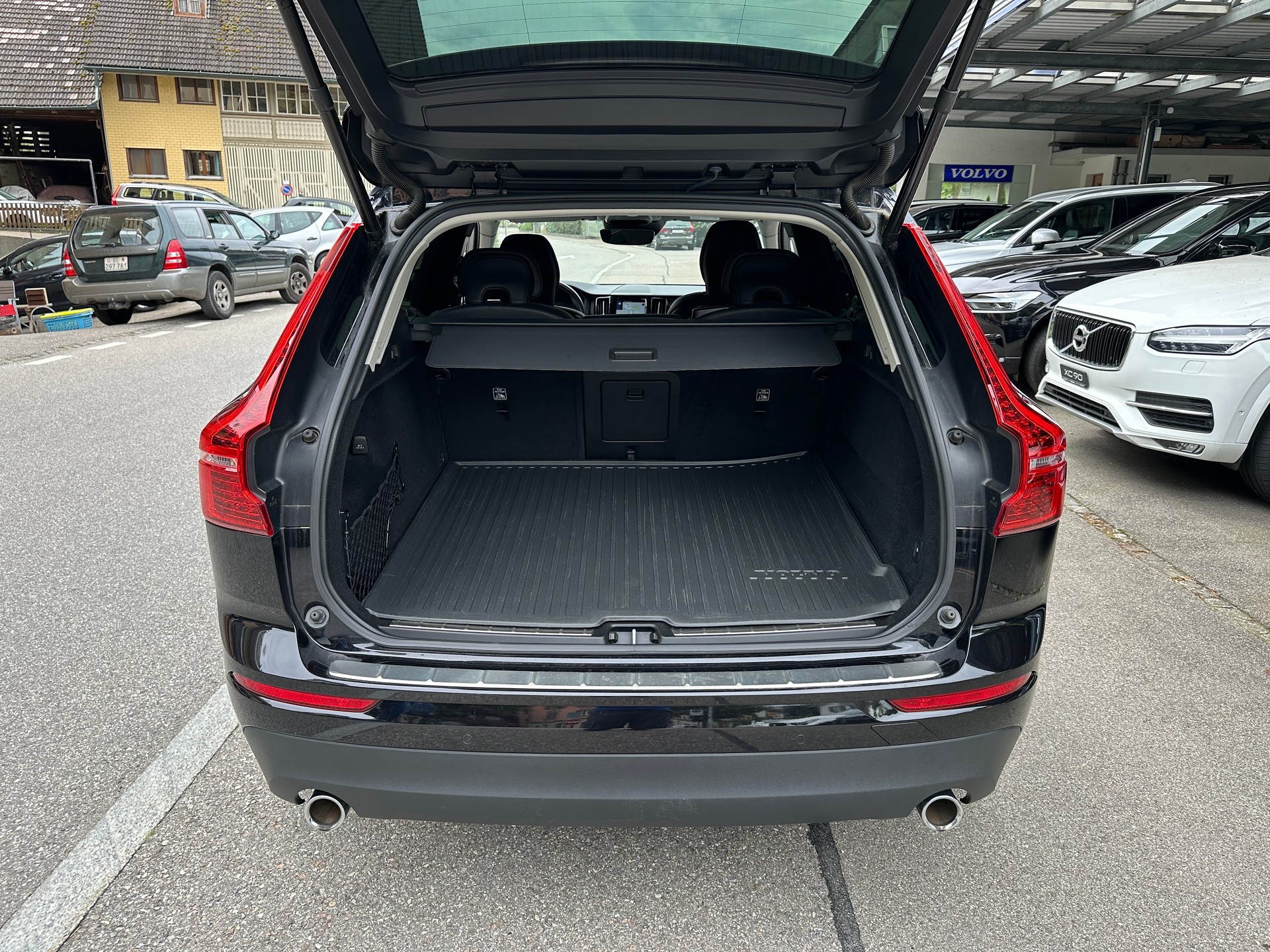 VOLVO XC60 B4 Diesel Mild Hybrid AWD Momentum Geartronic-image-14