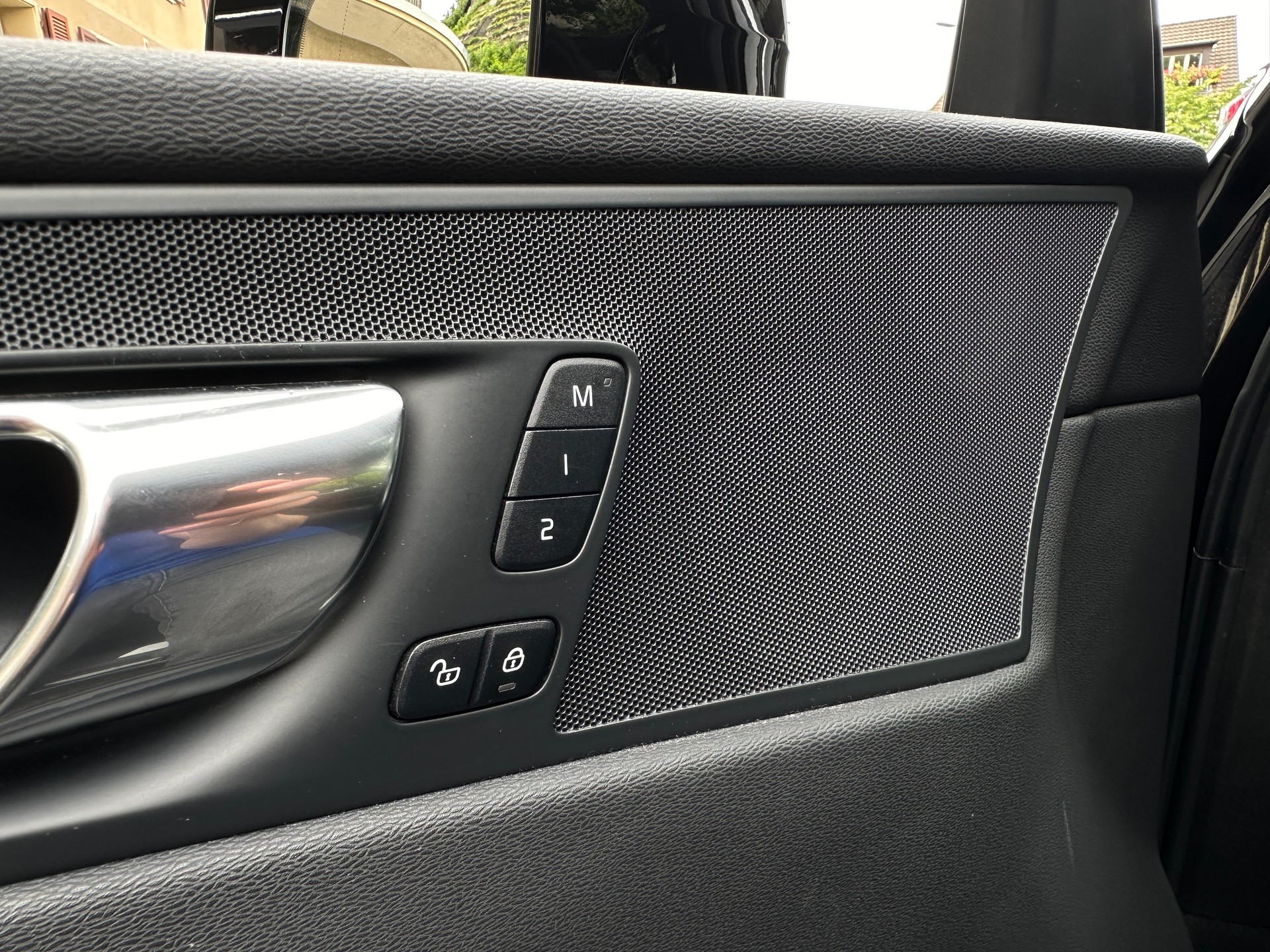 VOLVO XC60 B4 Diesel Mild Hybrid AWD Momentum Geartronic-image-19