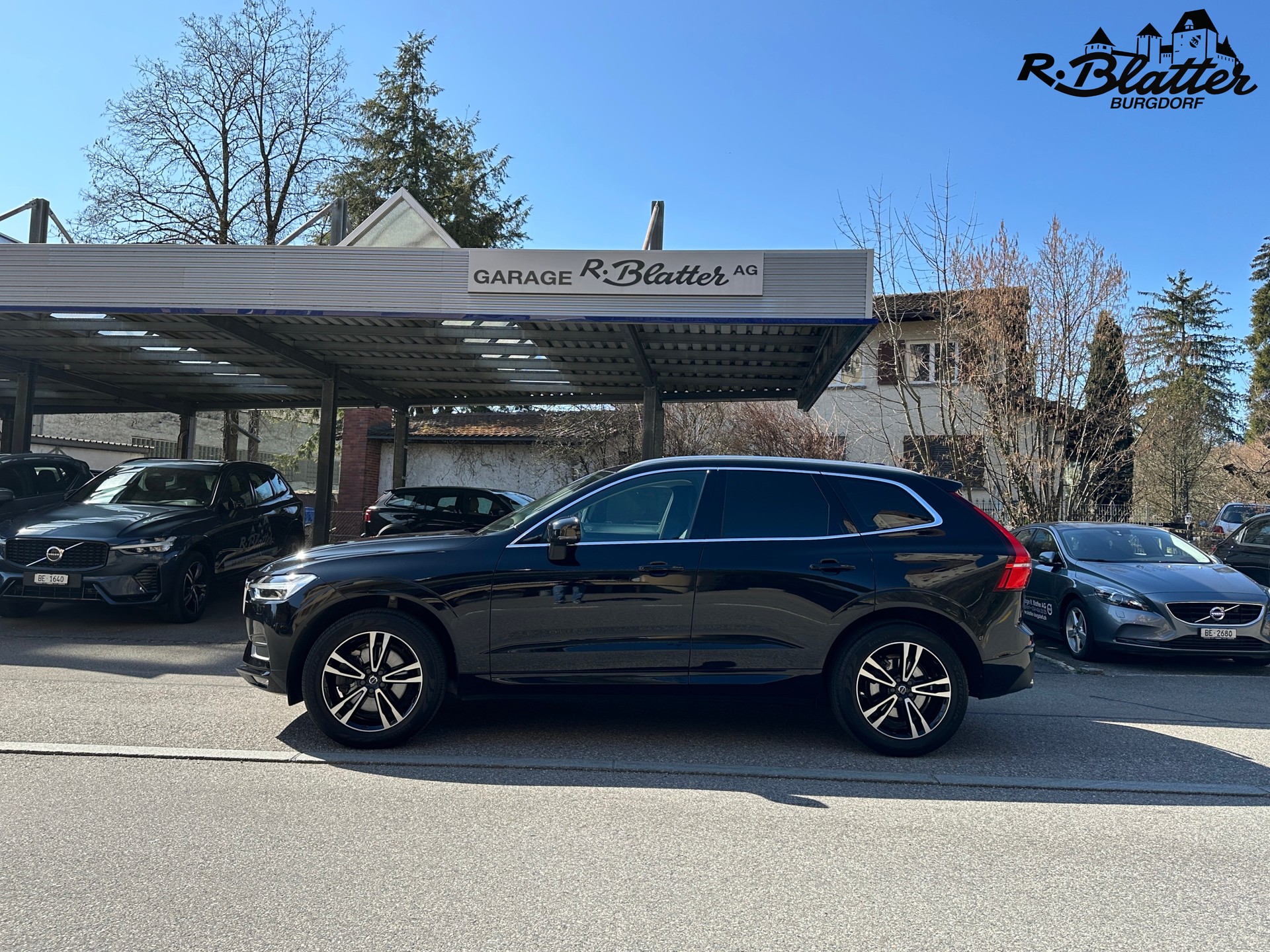 VOLVO XC60 B4 Diesel Mild Hybrid AWD Momentum Geartronic-showroom-element-3