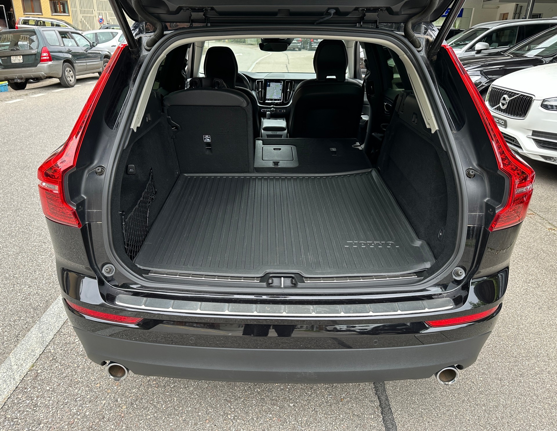 VOLVO XC60 B4 Diesel Mild Hybrid AWD Momentum Geartronic-image-15