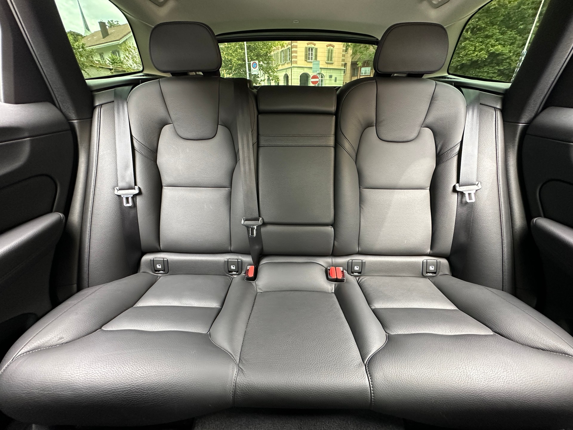 VOLVO XC60 B4 Diesel Mild Hybrid AWD Momentum Geartronic-image-13