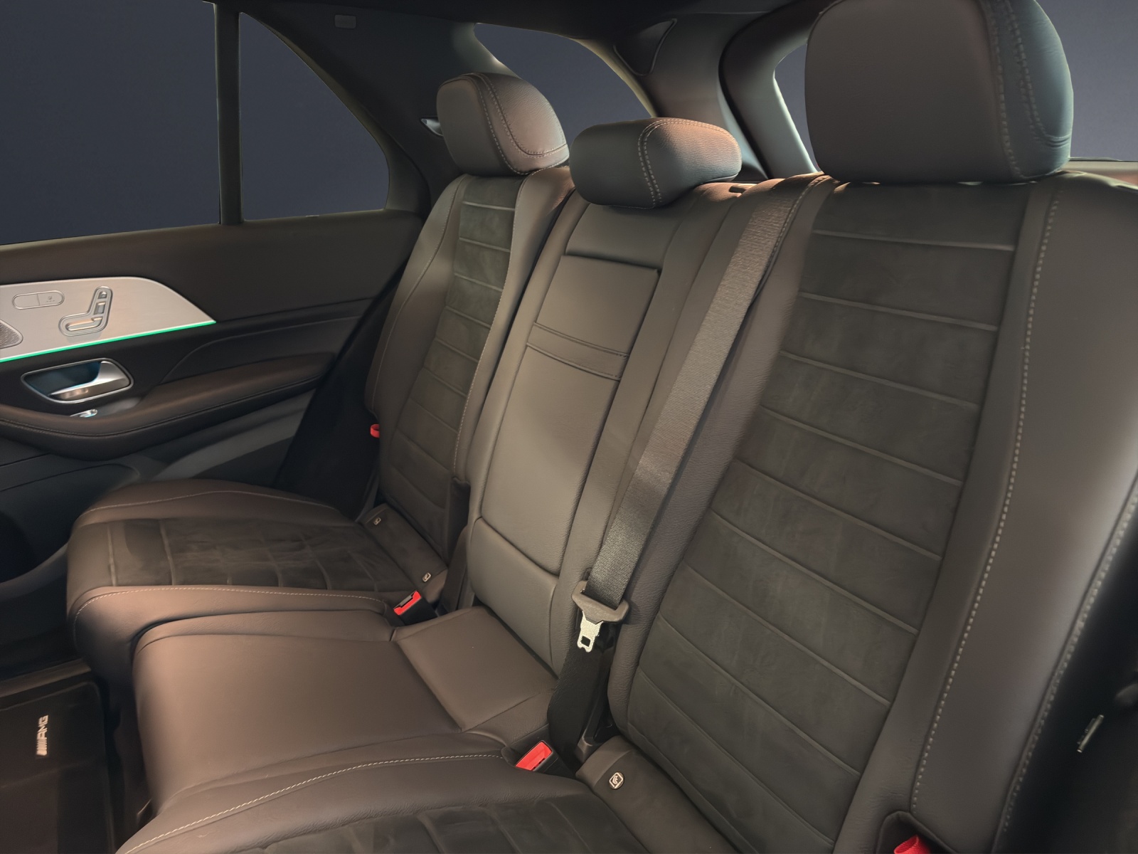 MERCEDES-BENZ GLE 300 d 4Matic-image-17