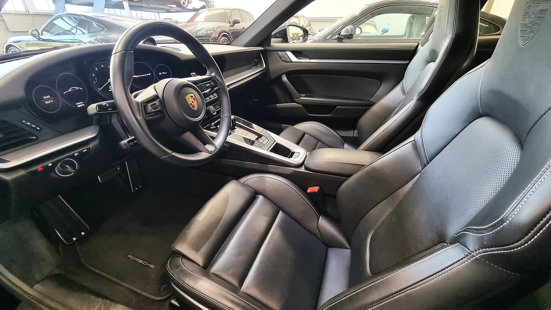 PORSCHE 911 Carrera 4S-image-10