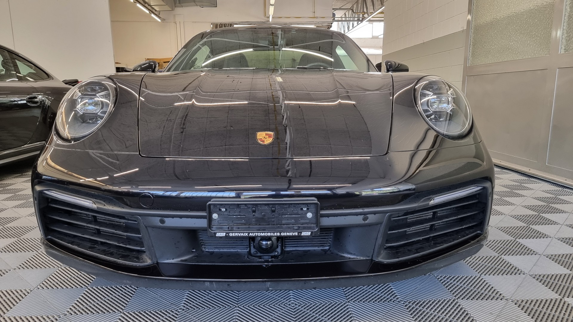 PORSCHE 911 Carrera 4S-image-8