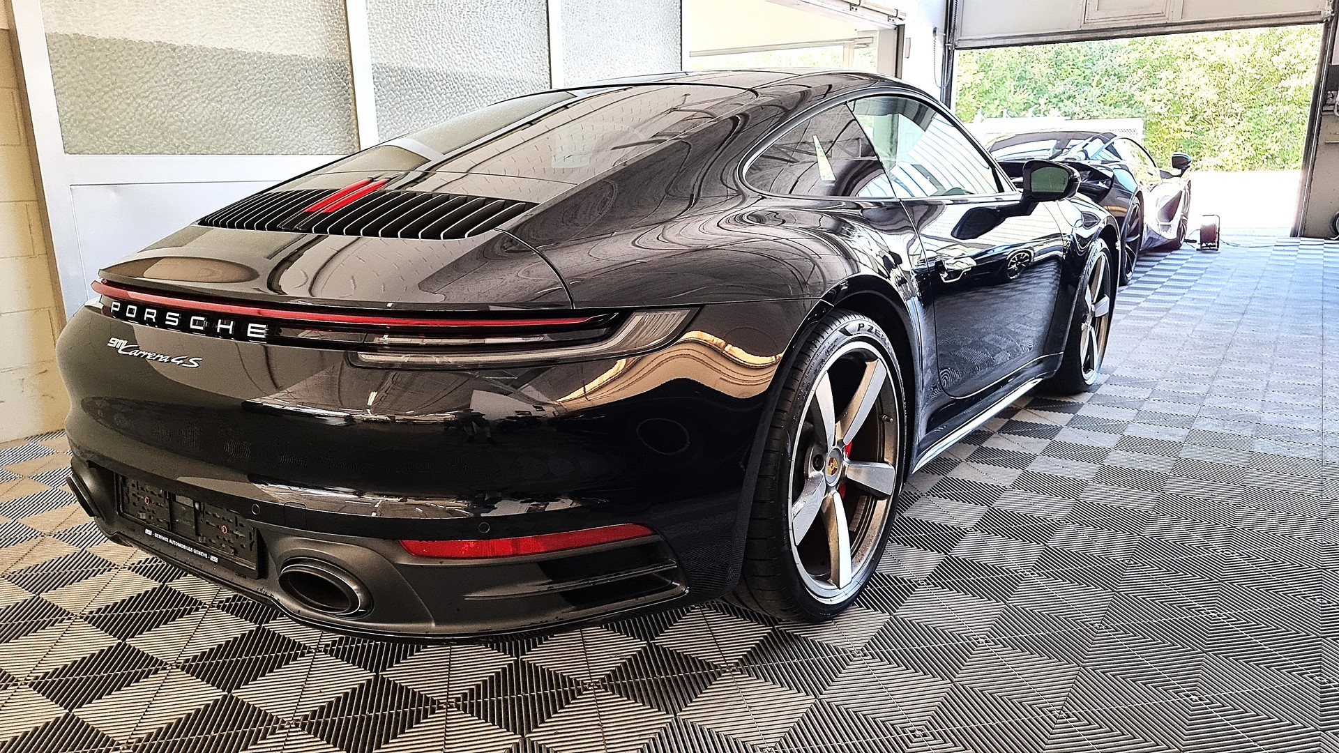 PORSCHE 911 Carrera 4S-image-6