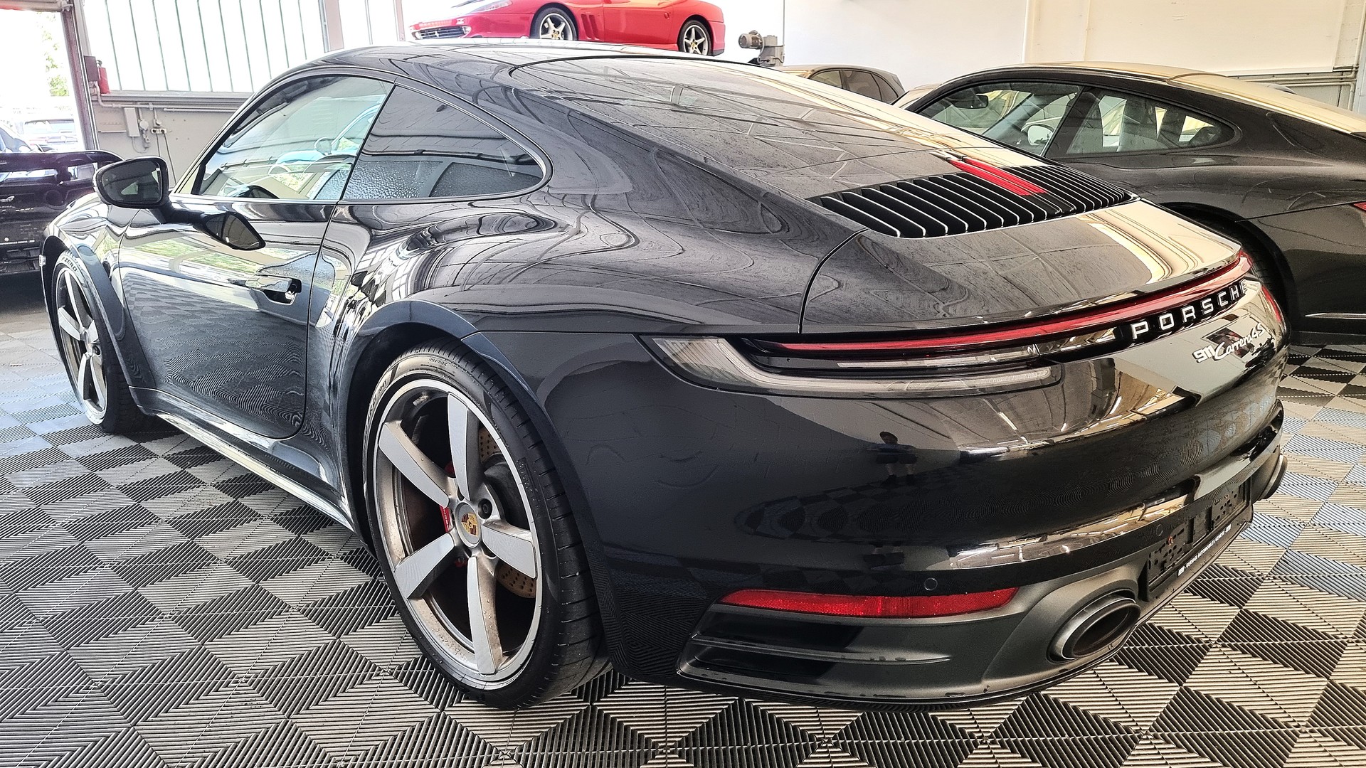 PORSCHE 911 Carrera 4S-showroom-element-2
