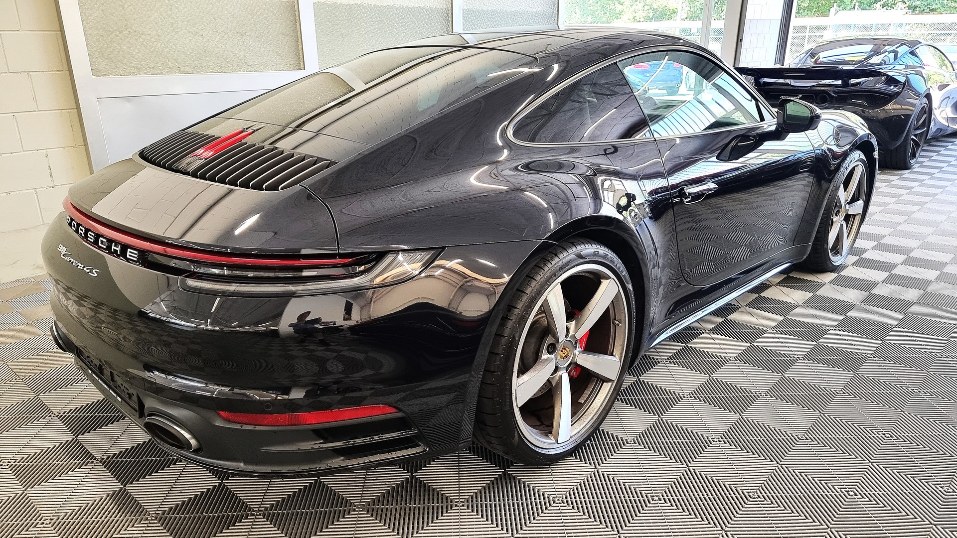 PORSCHE 911 Carrera 4S-showroom-element-3