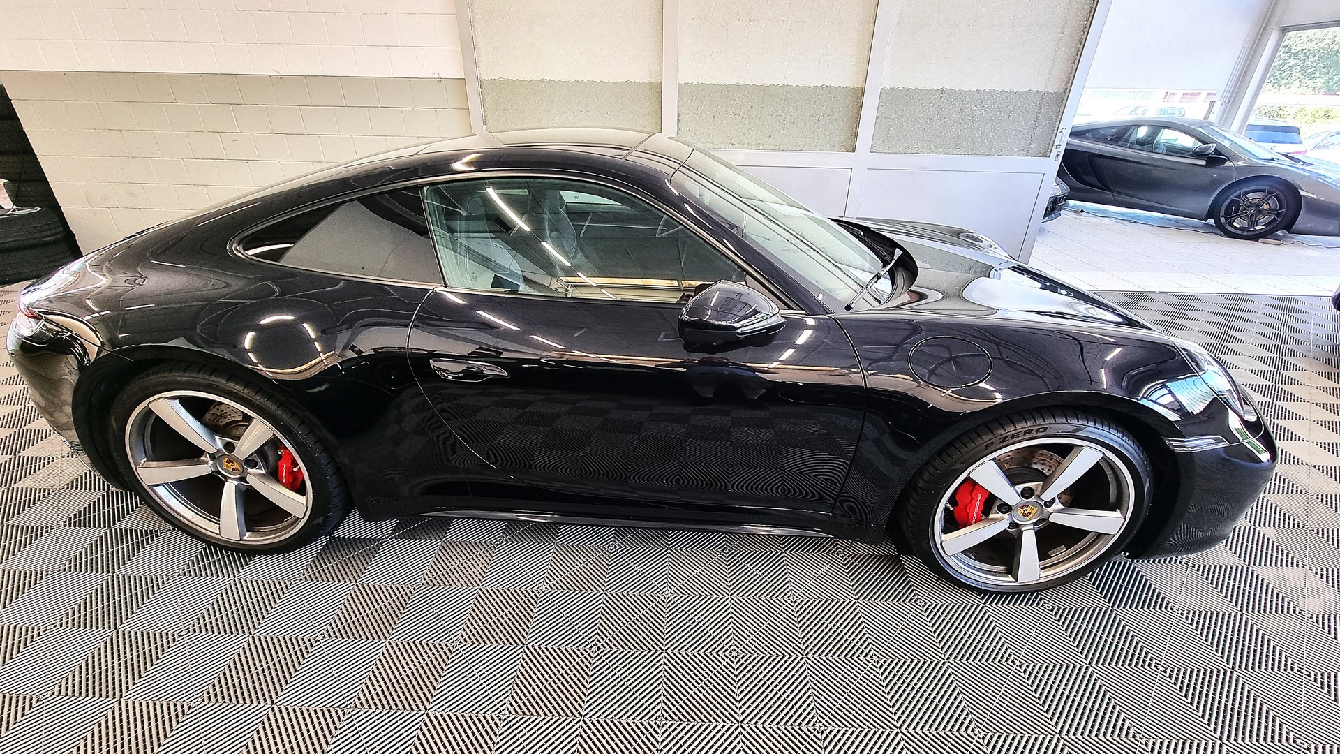 PORSCHE 911 Carrera 4S-showroom-element-1