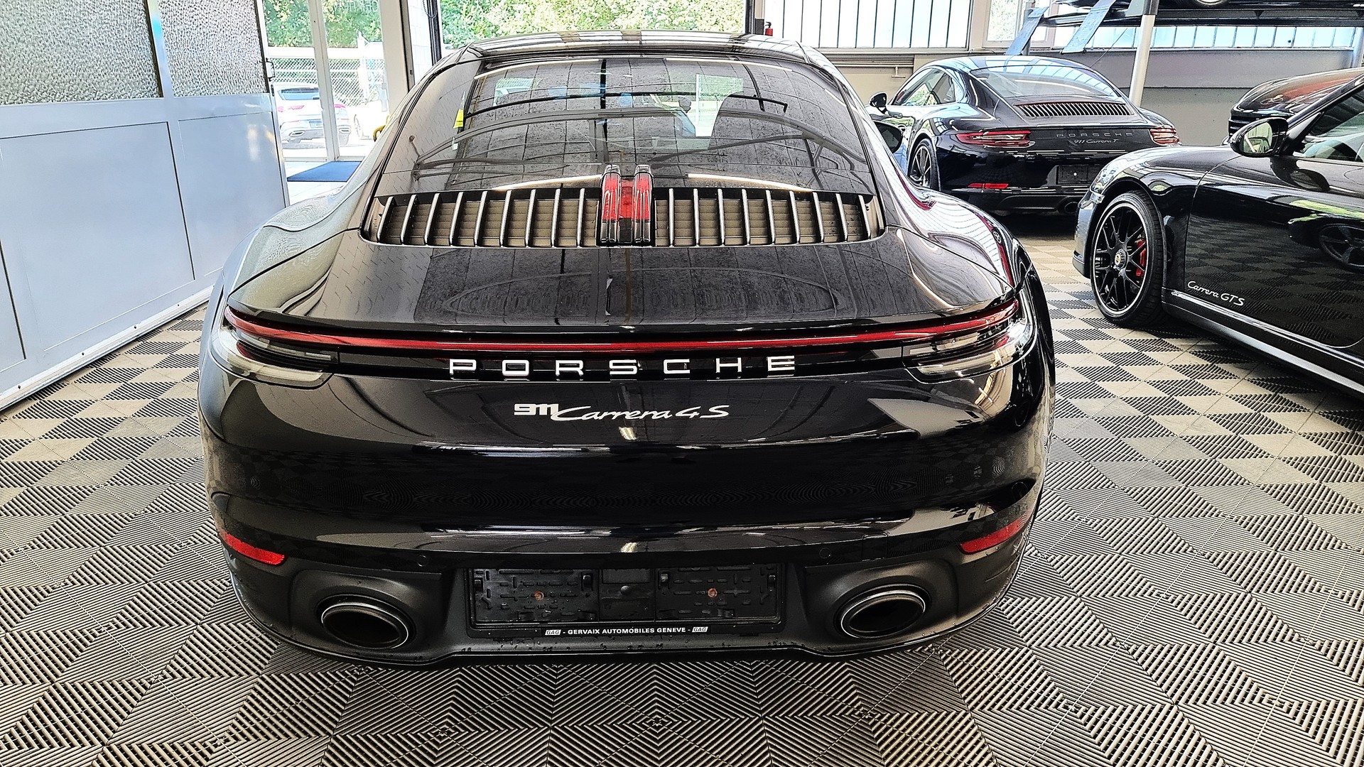 PORSCHE 911 Carrera 4S-image-4