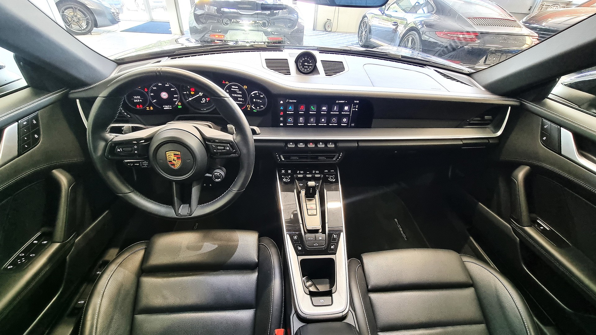 PORSCHE 911 Carrera 4S-image-11