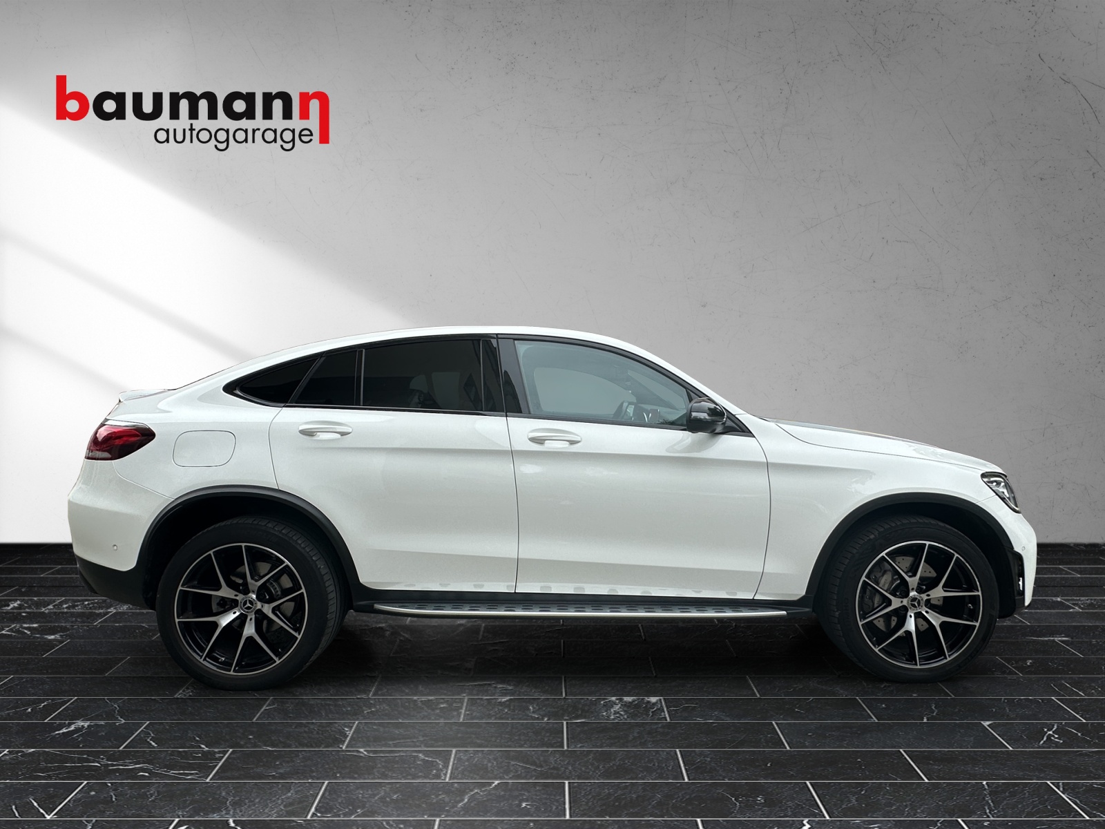 MERCEDES-BENZ GLC Coupé 300 e AMG Line 9G-Tronic-image-4