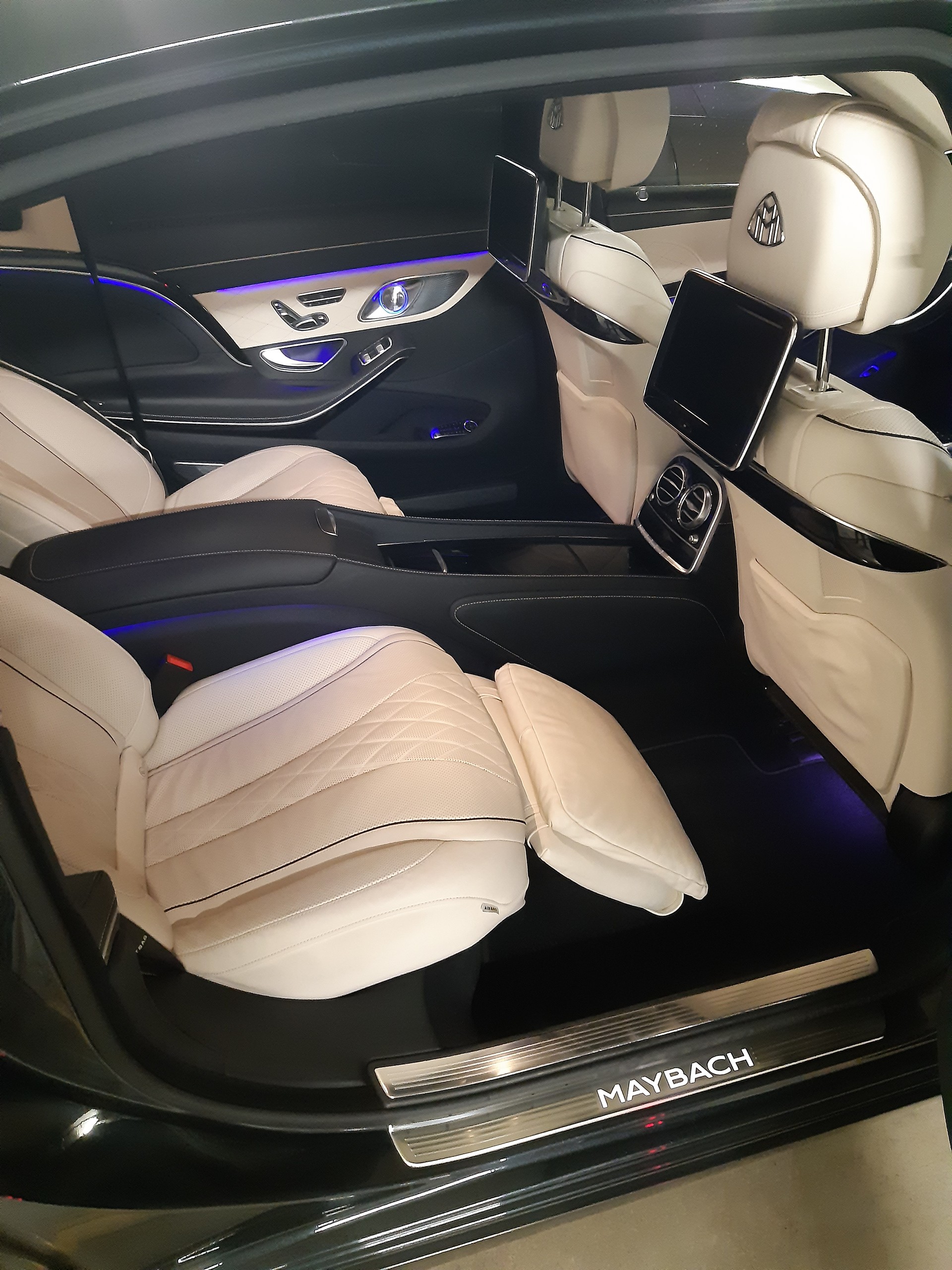 MERCEDES-BENZ S 600 Maybach-image-13