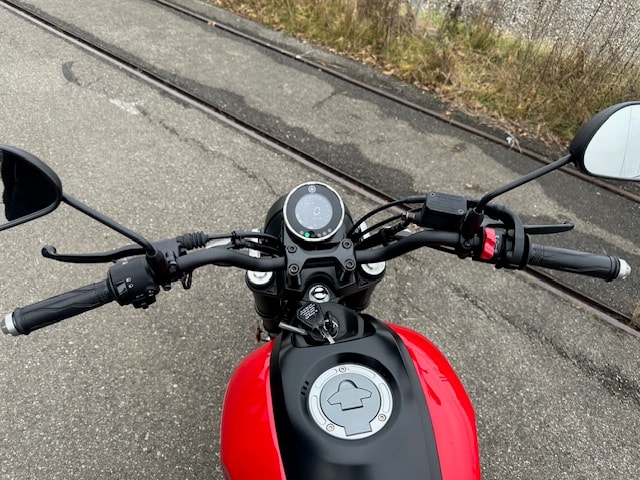 YAMAHA XSR 125-image-1