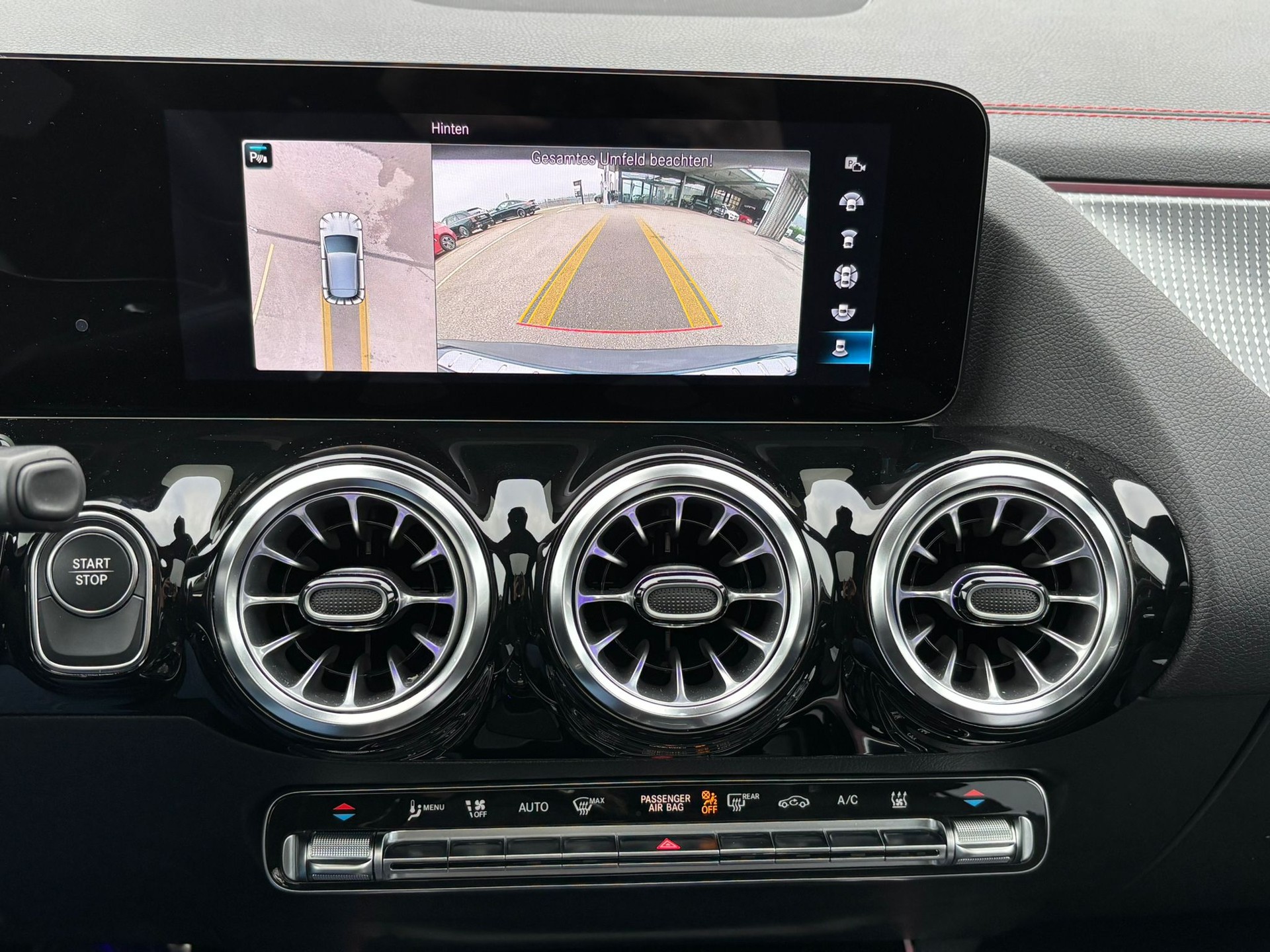 MERCEDES-BENZ EQA 300 AMG-Line 4Matic-image-9