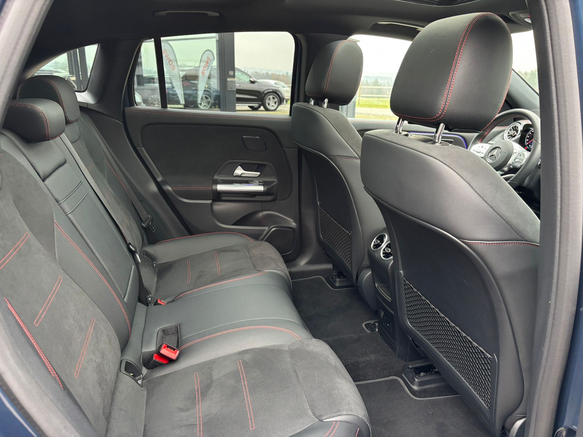 MERCEDES-BENZ EQA 300 AMG-Line 4Matic-image-7