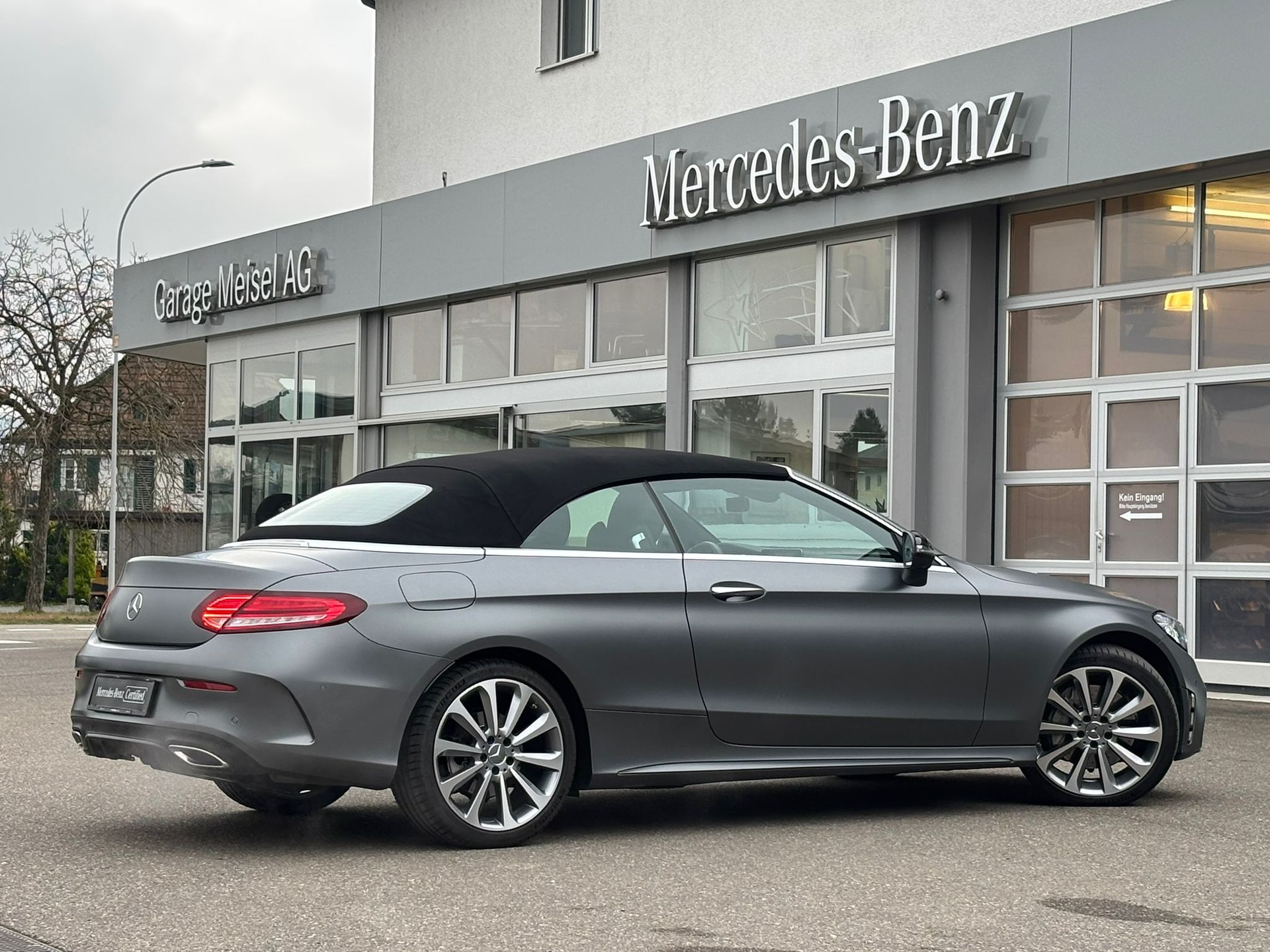 MERCEDES-BENZ C 300 AMG-Line 4Matic Cabriolet-image-3