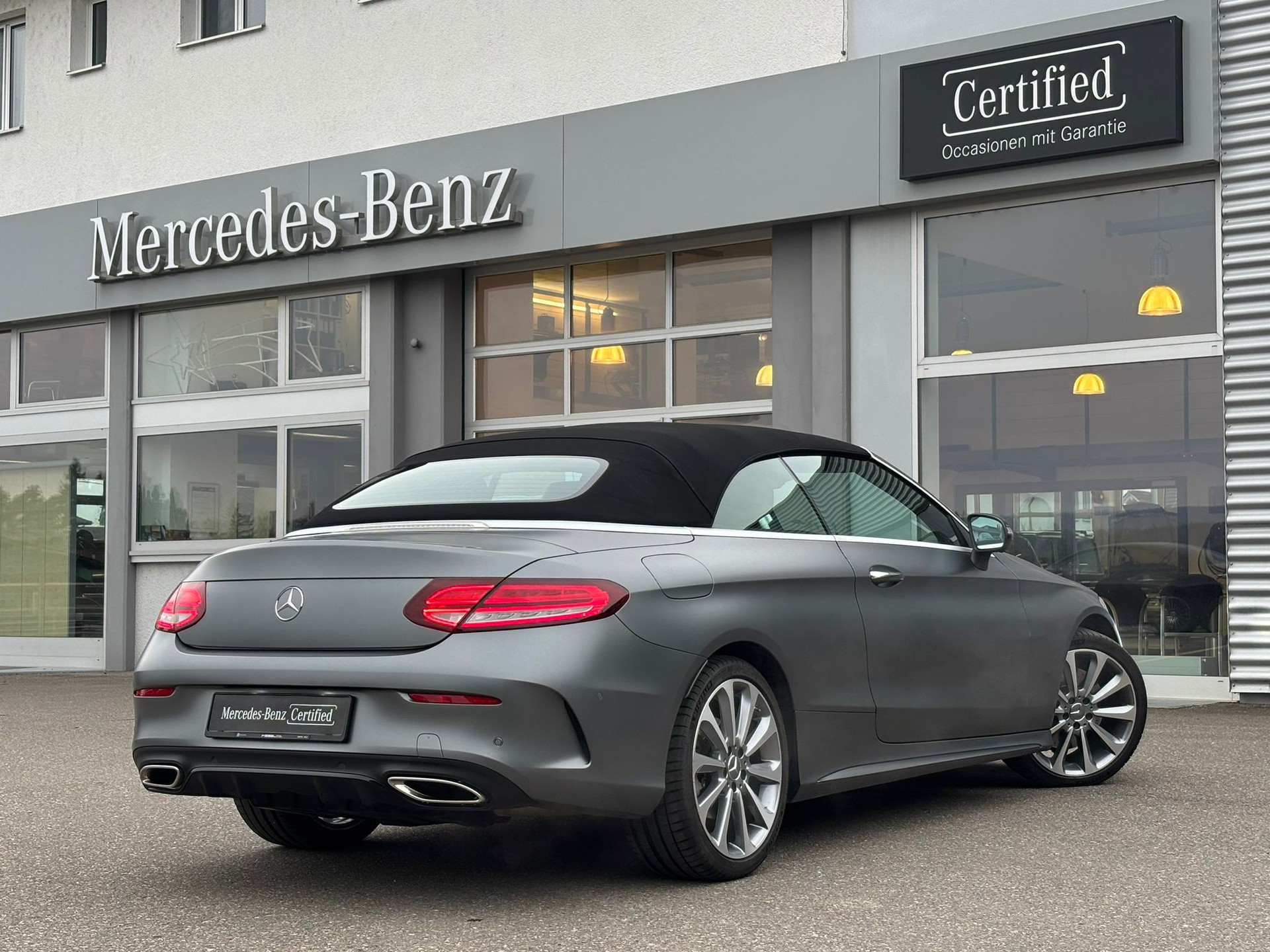 MERCEDES-BENZ C 300 AMG-Line 4Matic Cabriolet-image-4