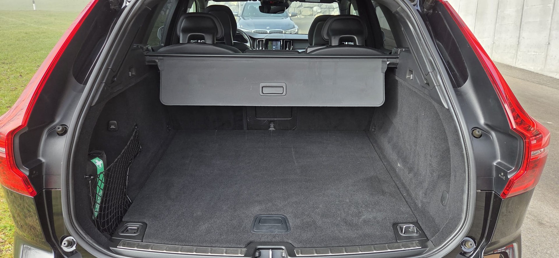 VOLVO XC60 T6 AWD R-Design Geartronic-image-9