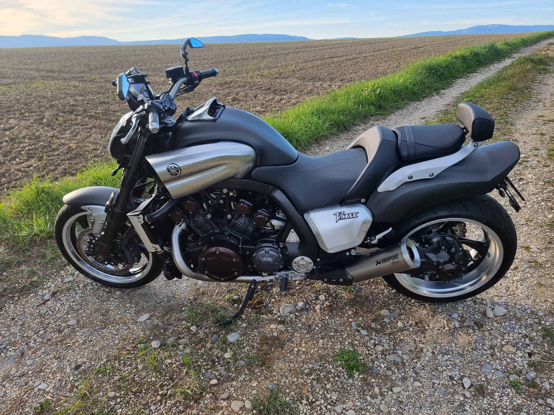 YAMAHA V-MAX-image-4