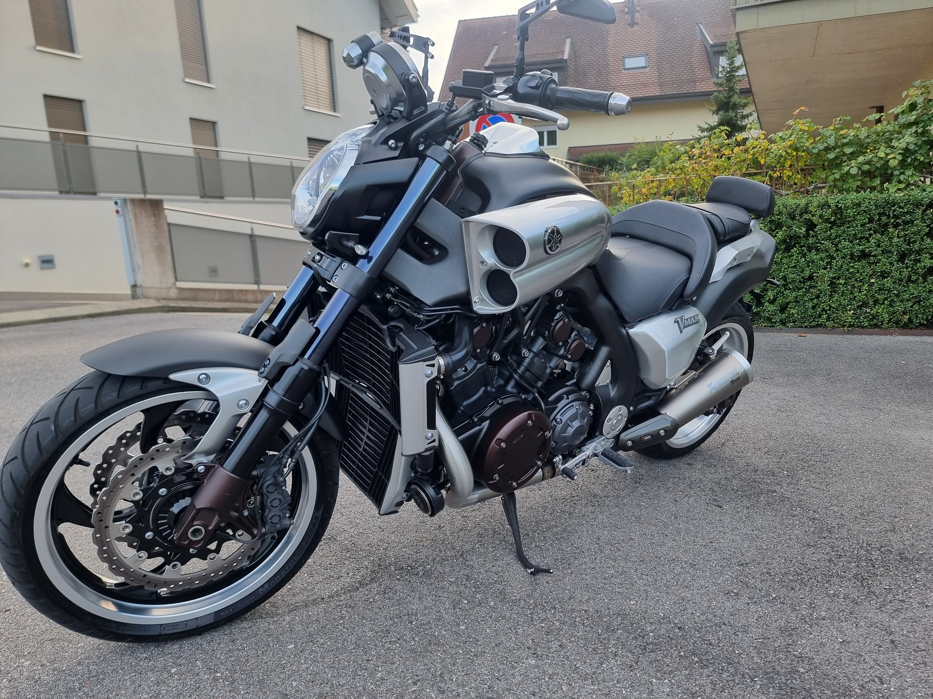 YAMAHA V-MAX-image-3