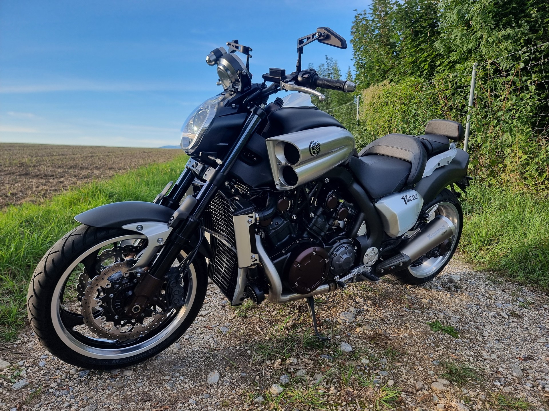 YAMAHA V-MAX-image-1